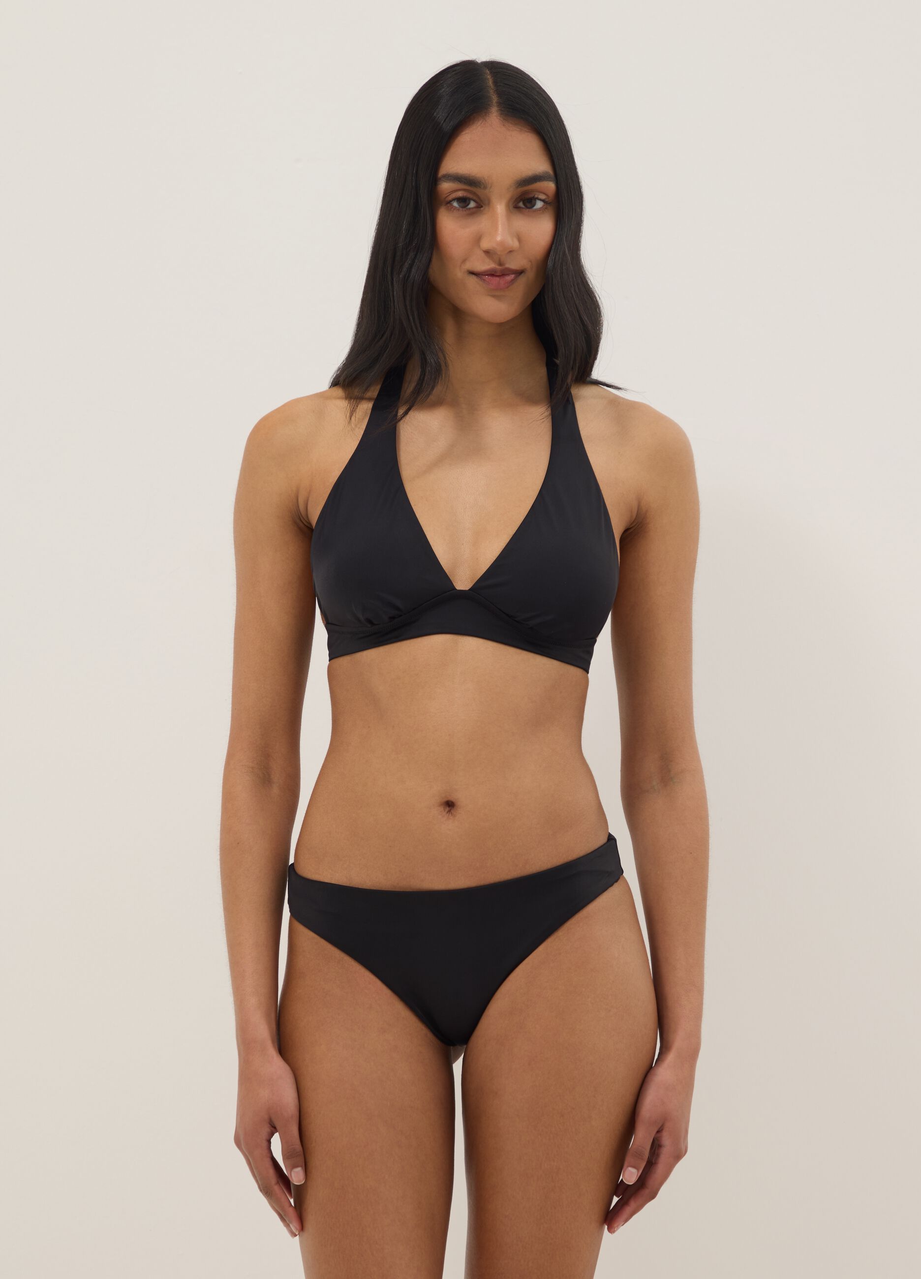 Top bikini elasticizzato nero a triangolo