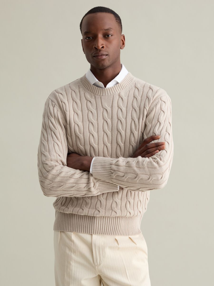 Pullover with cable-knit design_0