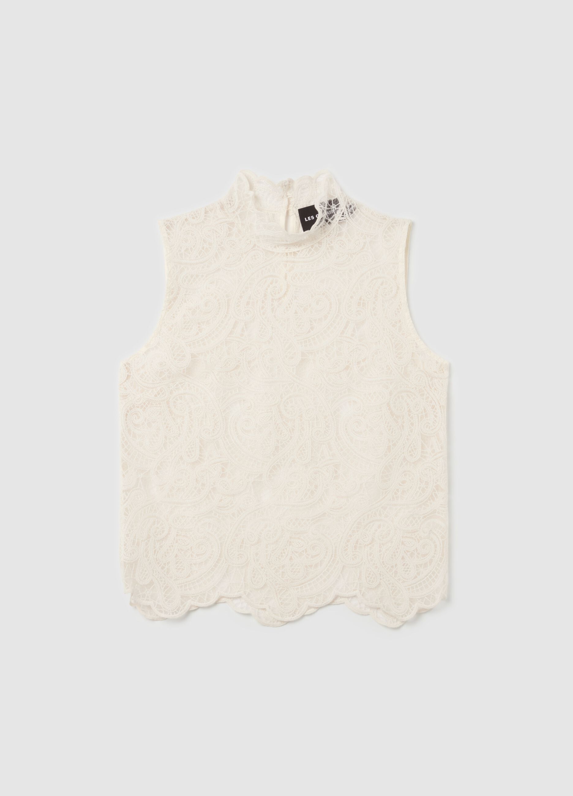Sleeveless blouse with lace