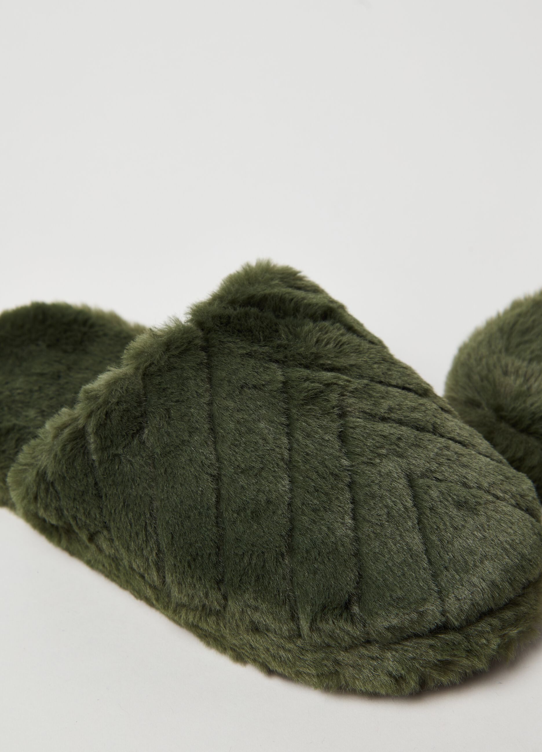 Pantofole in eco pelliccia_2