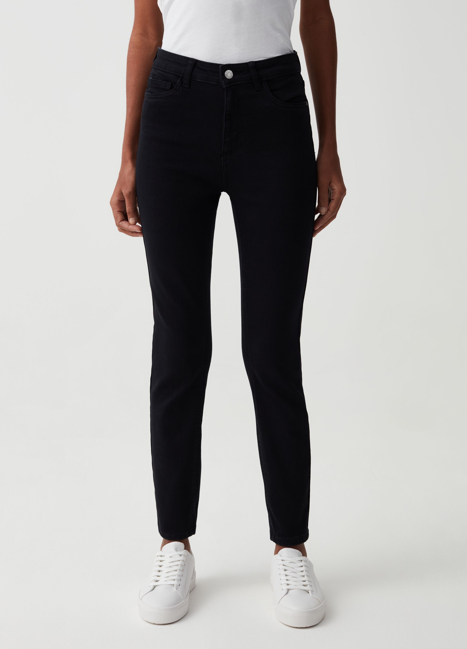 Skinny-fit stretch jeans with five pockets