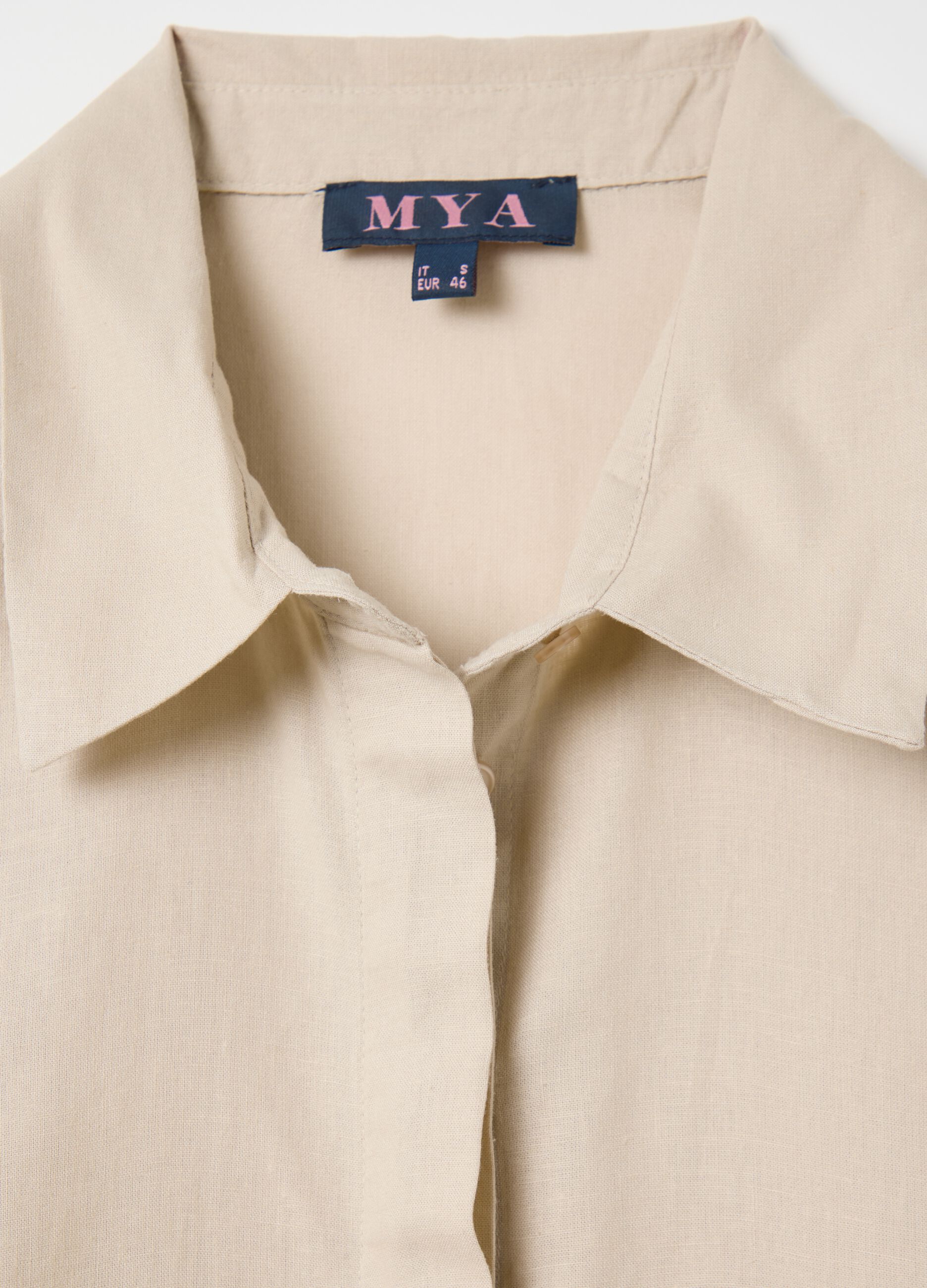 Curvy grey pinstriped shirt with kimono sleeves