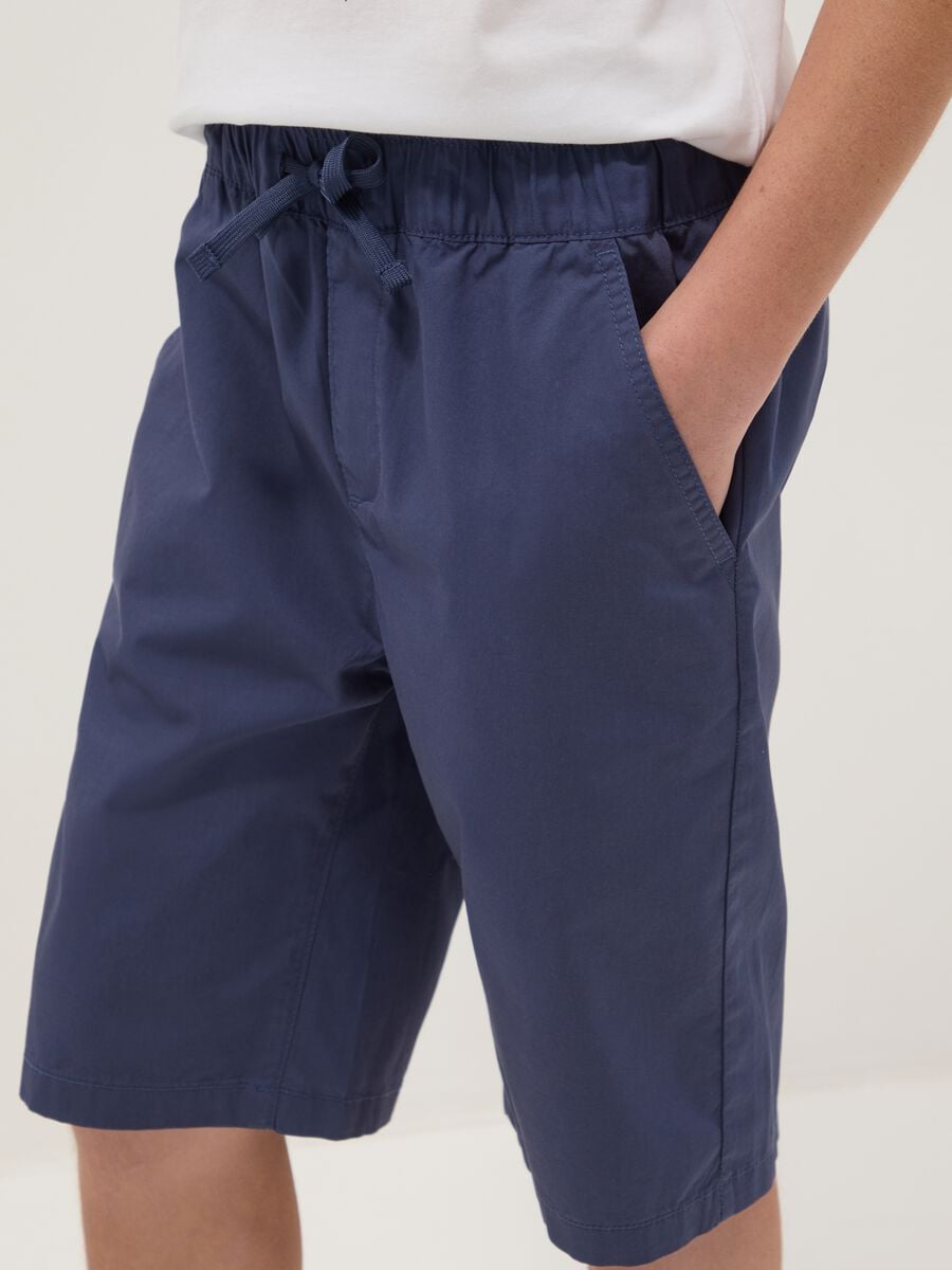 Shorts blu in puro cotone con vita elasticizzata regular fit_2