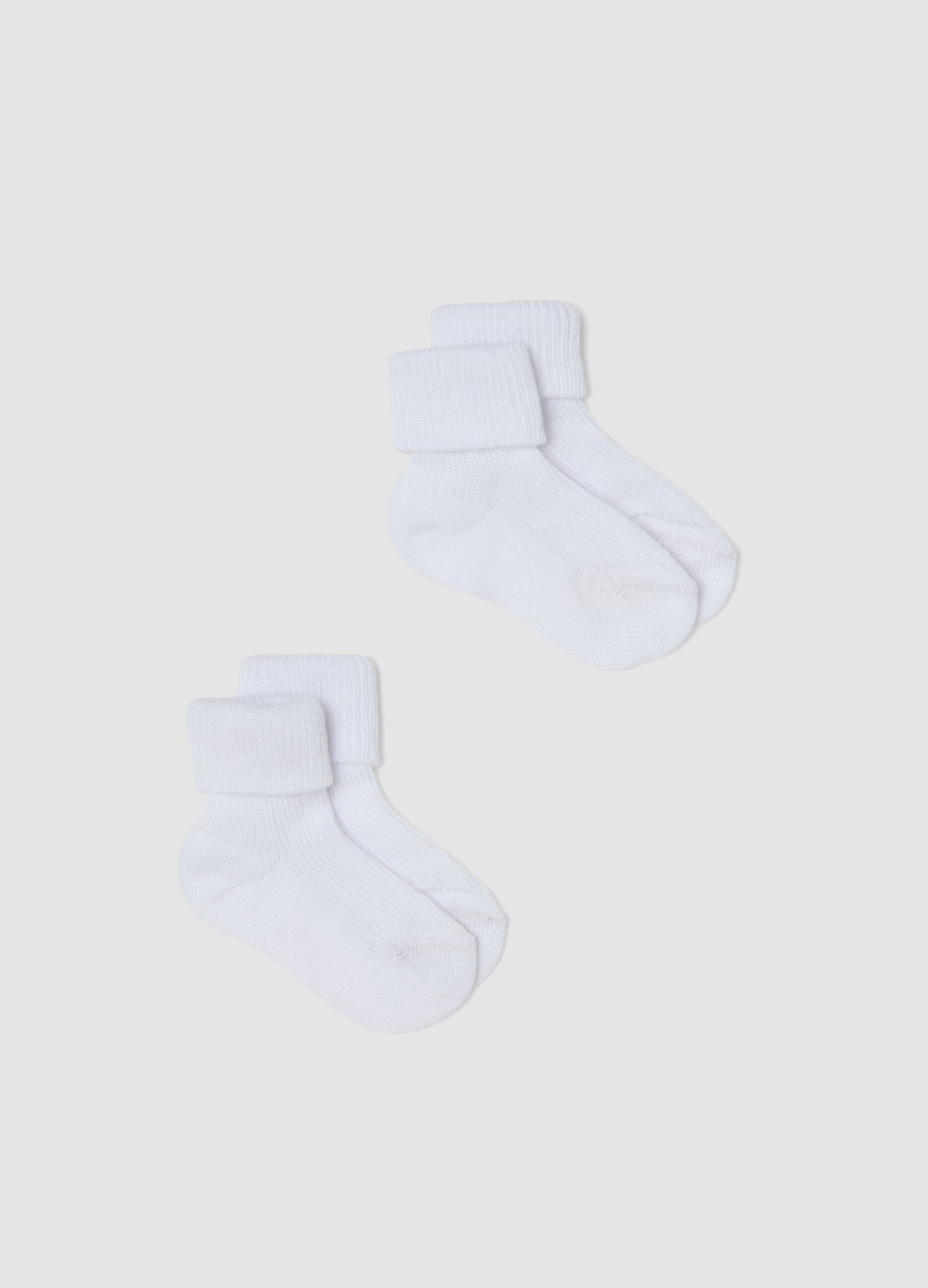 Twin-pack of short white bamboo blend socks for newborns