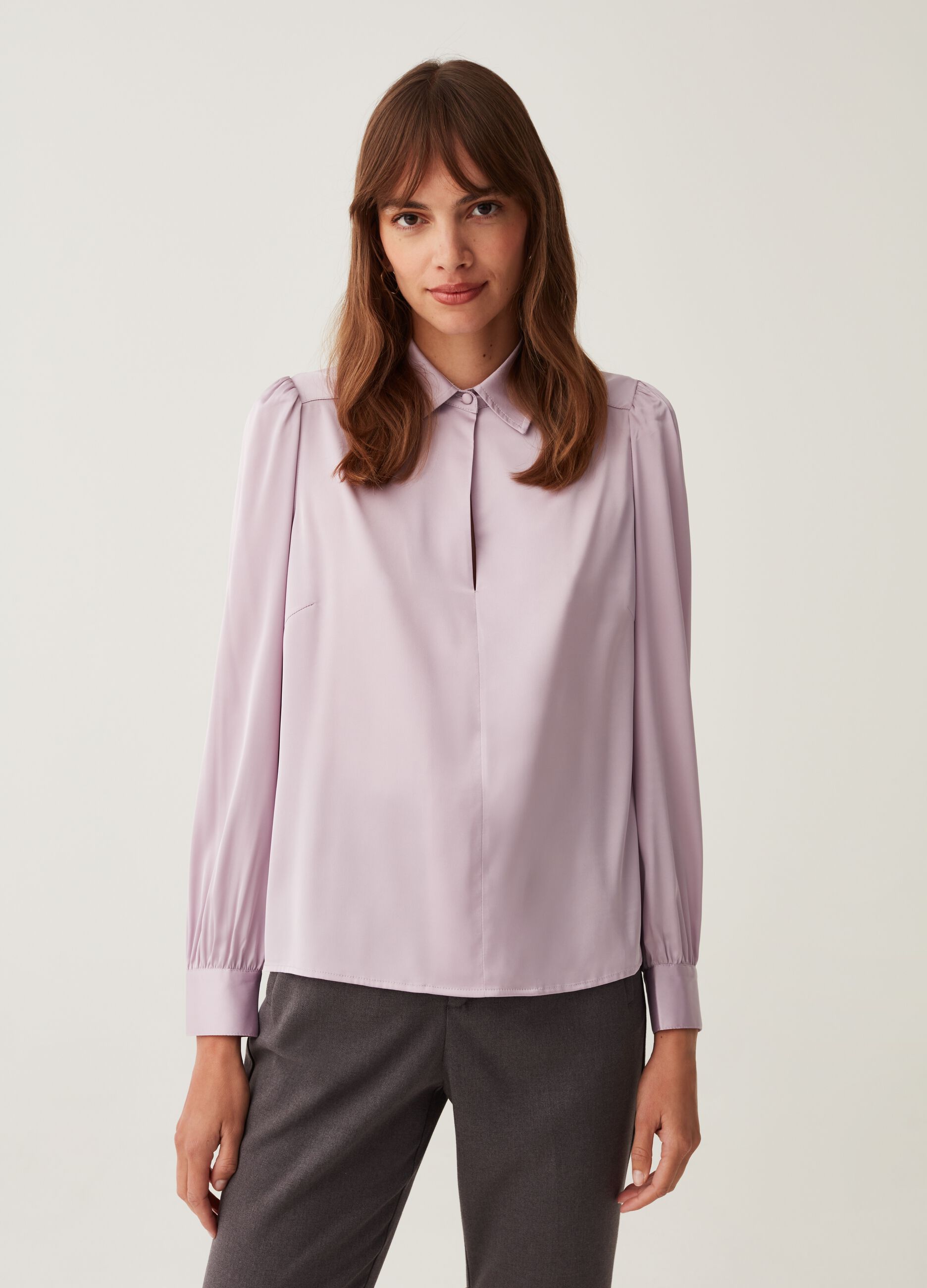 Blusa in satin con maniche a sbuffo_3