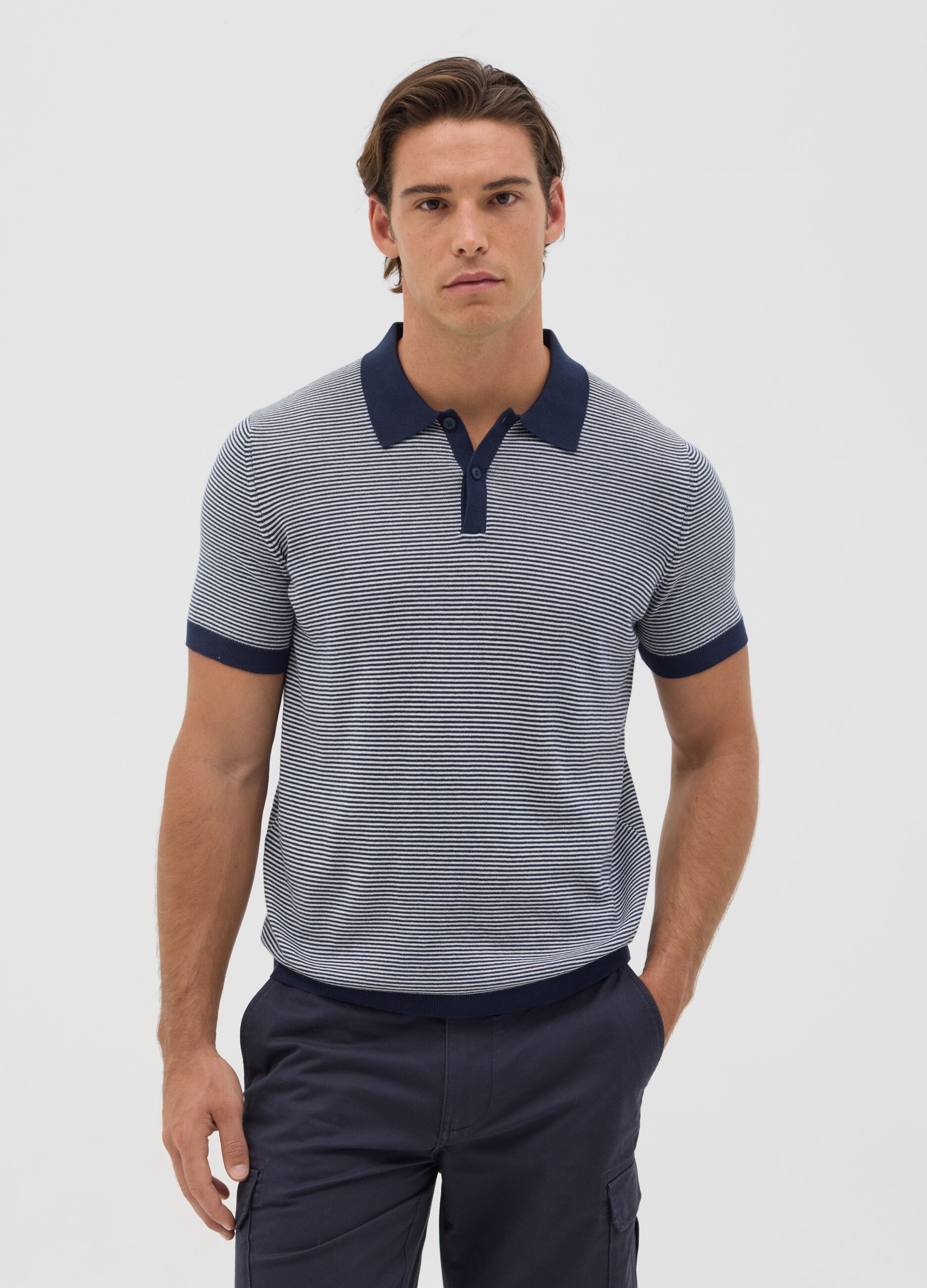 Polo in cotone a righe bianche e blu