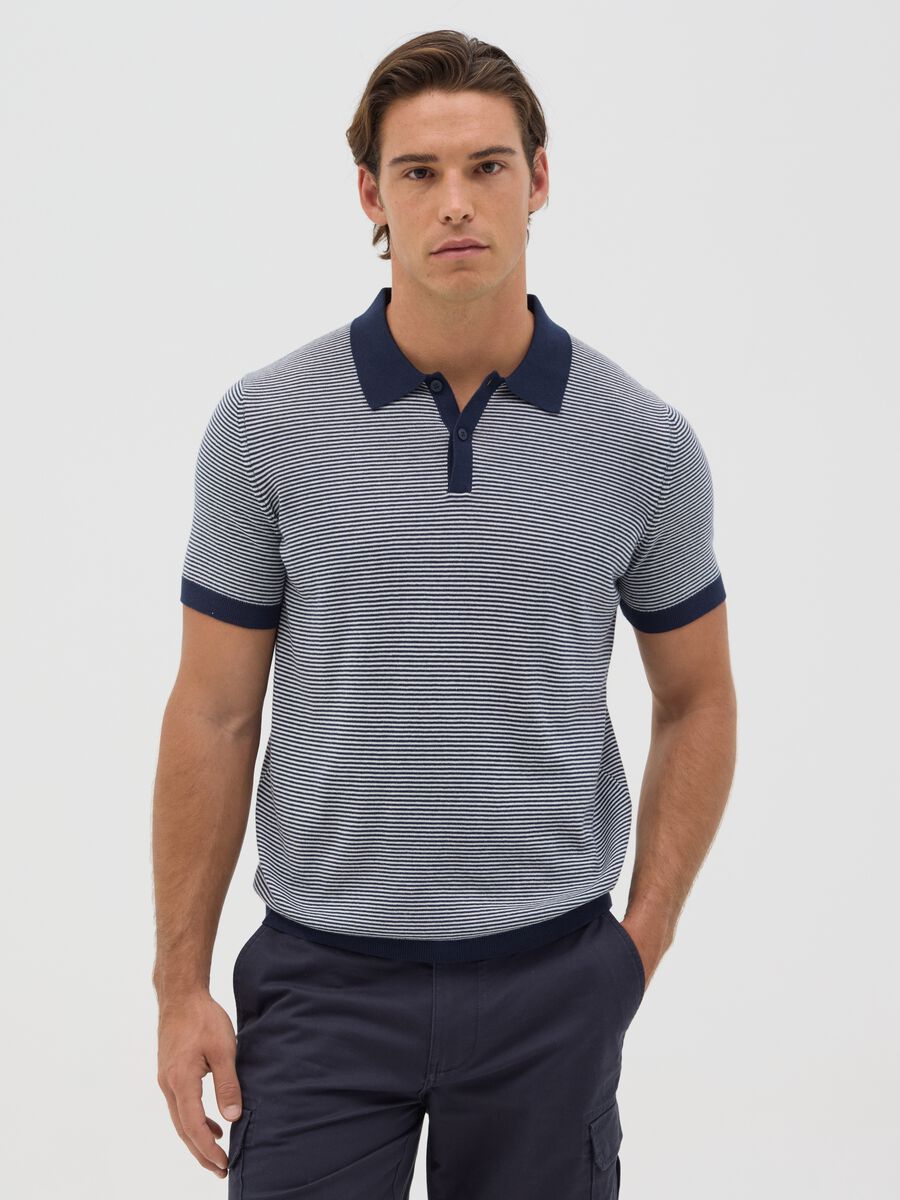 Cotton polo shirt with white and blue stripes_0
