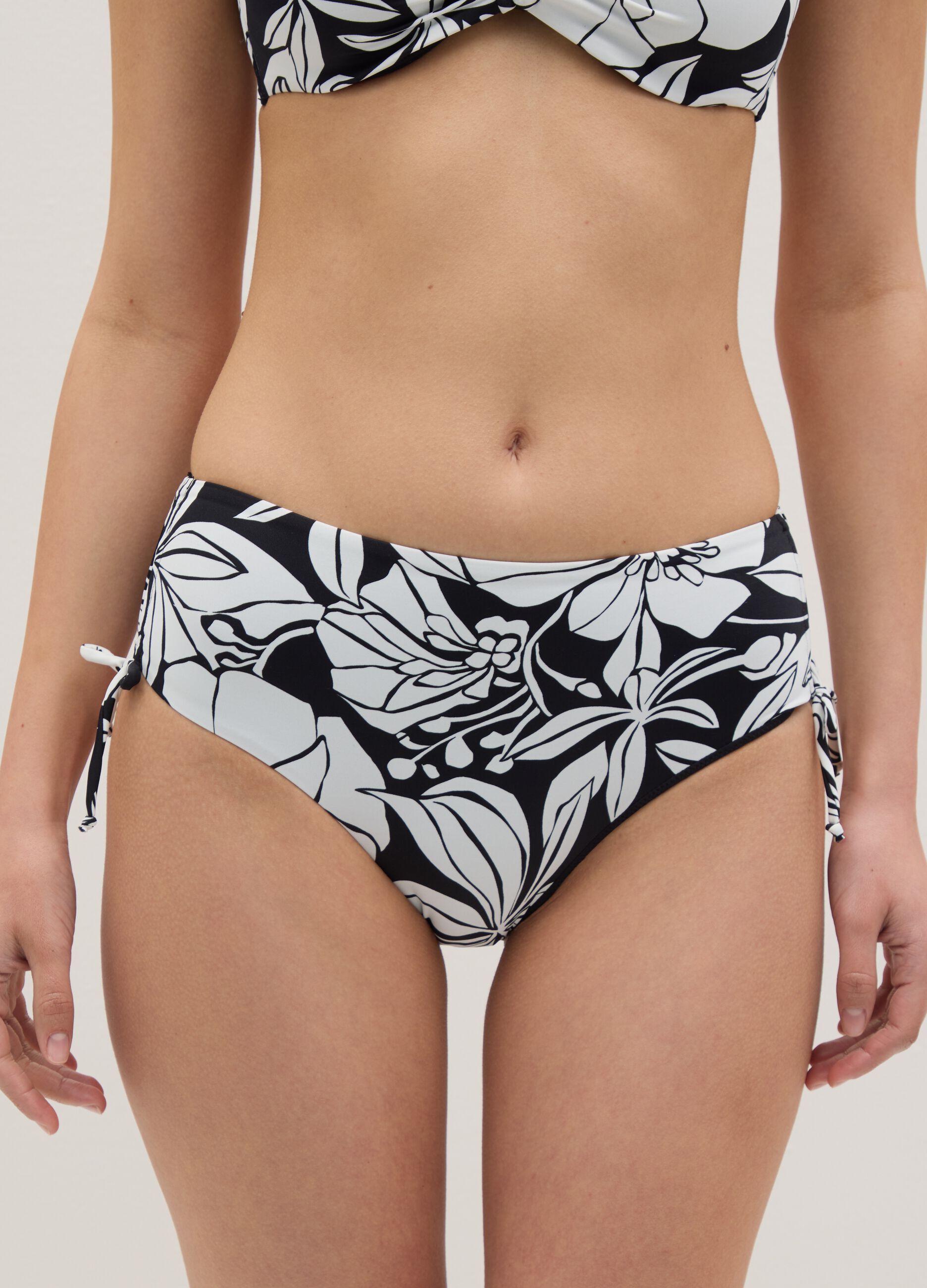 High-waisted bikini briefs with floral print