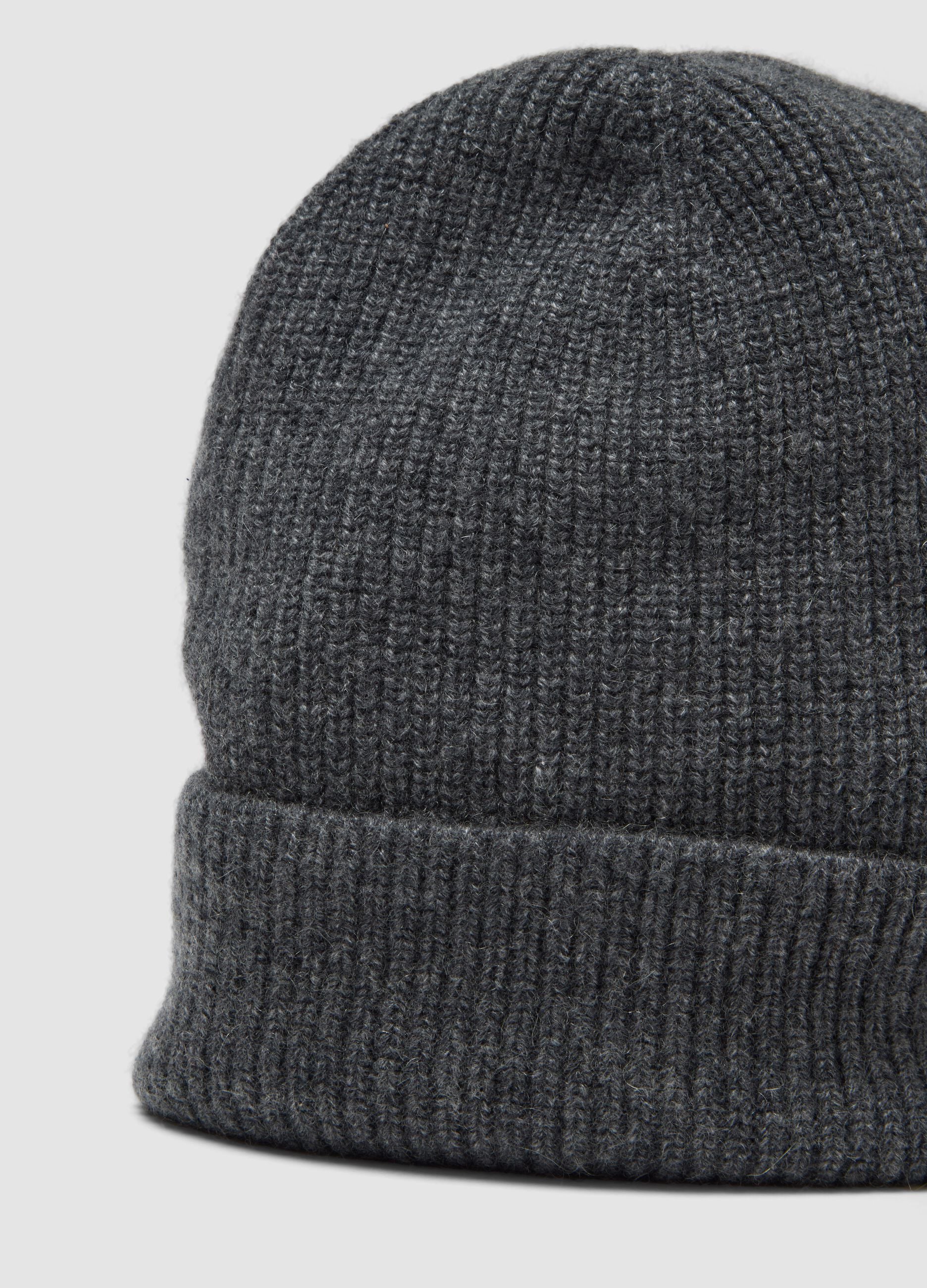 Dark grey ribbed pure cashmere beanie