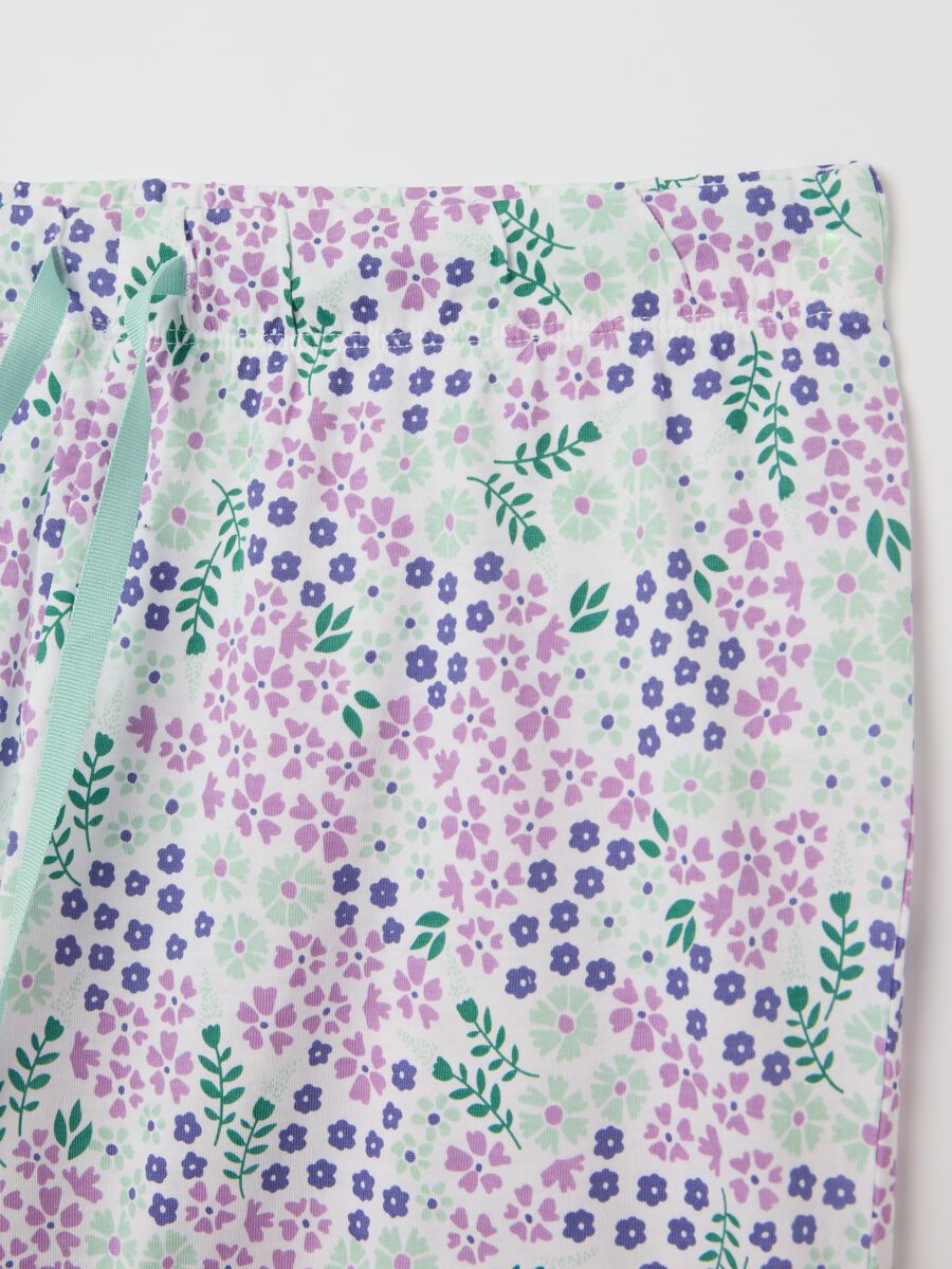 Short pyjama trousers in white cotton with small flowers print_5