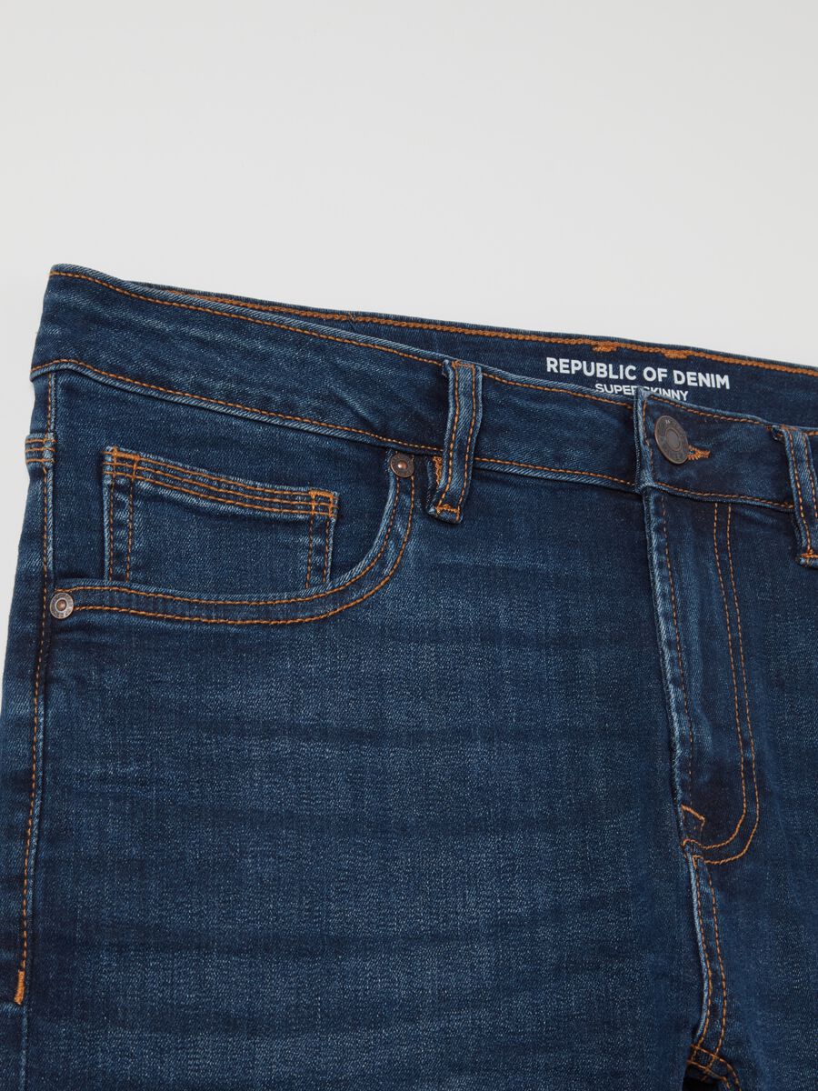 Jeans super skinny fit con scoloriture_5