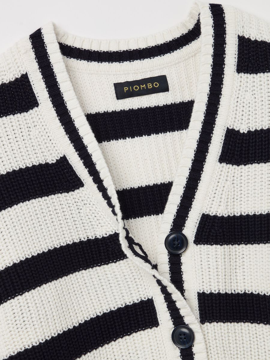 Striped knit cardigan with V neck_5