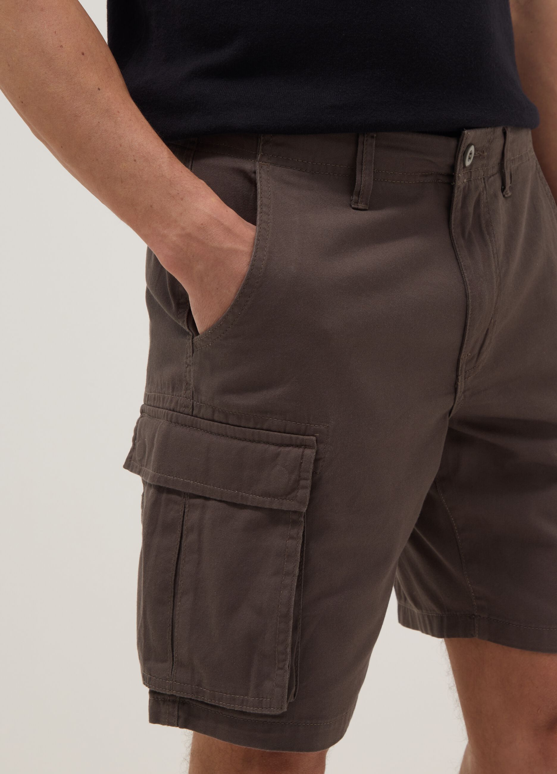 Brown pure cotton regular-fit cargo Bermuda shorts
