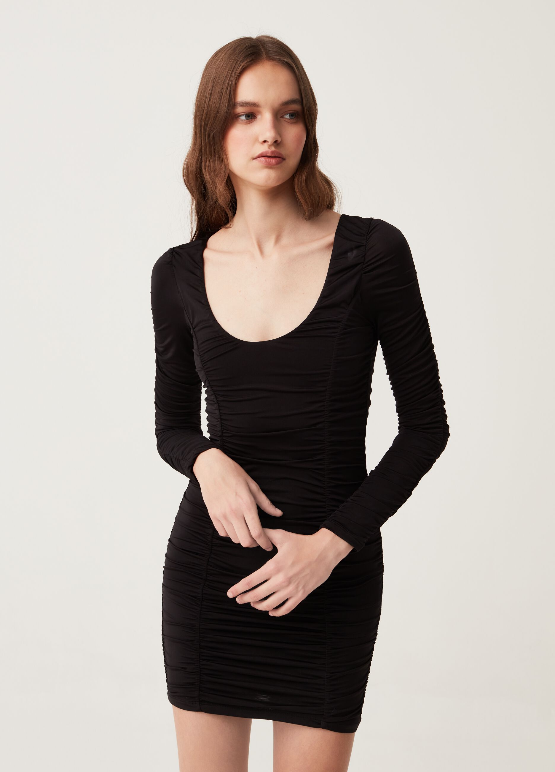 Vestito nero discount aderente maniche lunghe