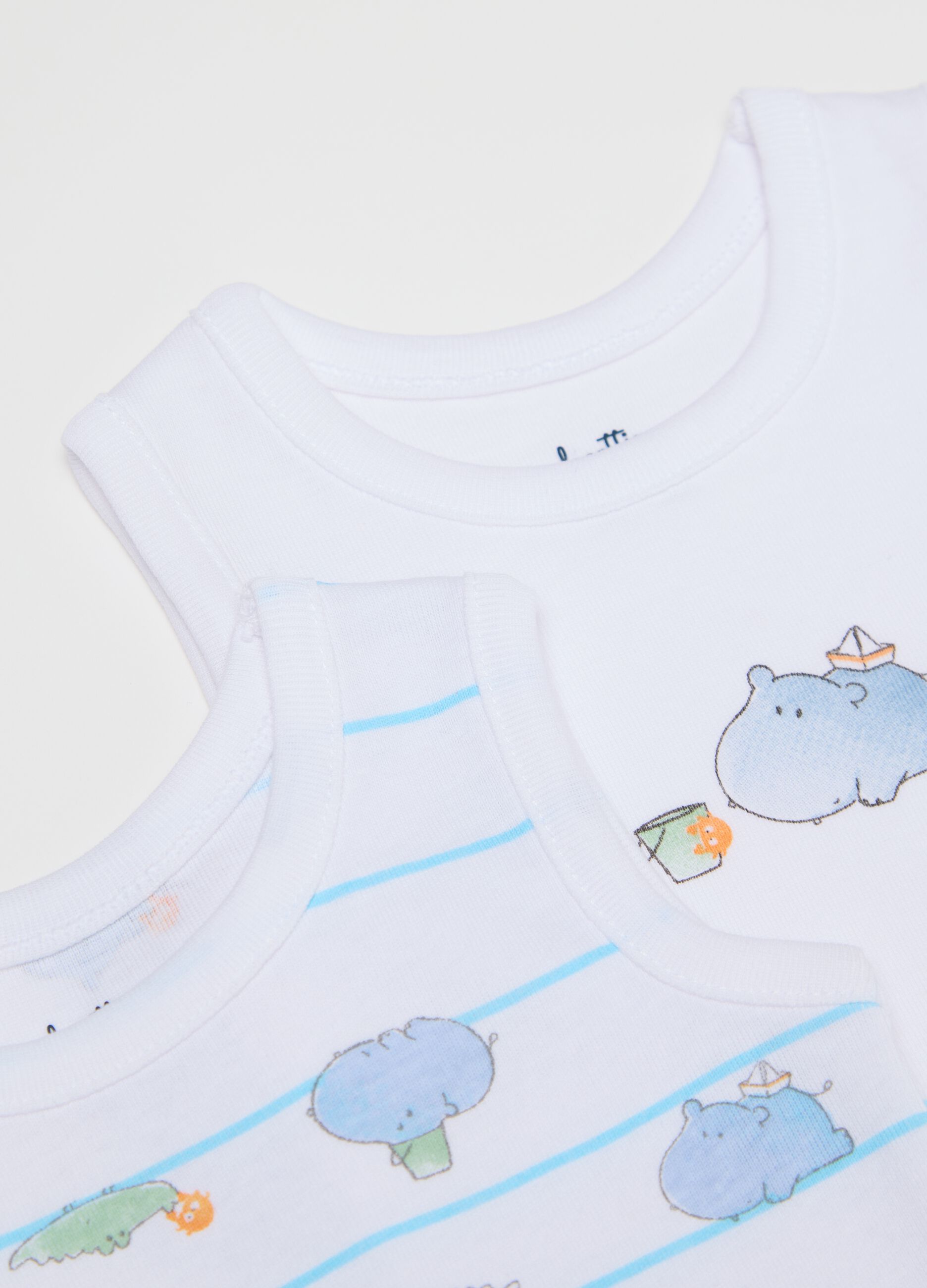 Three-pack white and light blue bodysuits in organic cotton with print