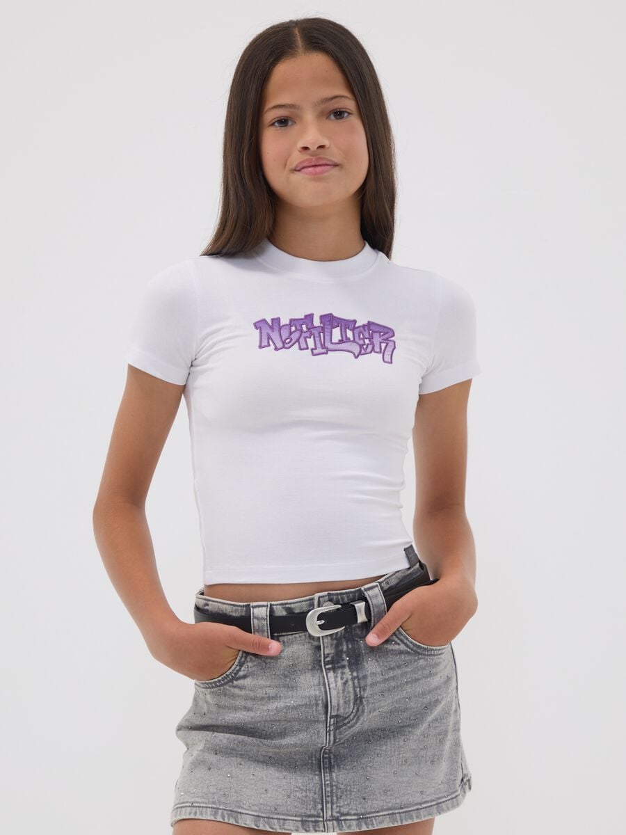 T-shirt bianca in cotone jersey elasticizzato con scritta graffiti per ragazza_1
