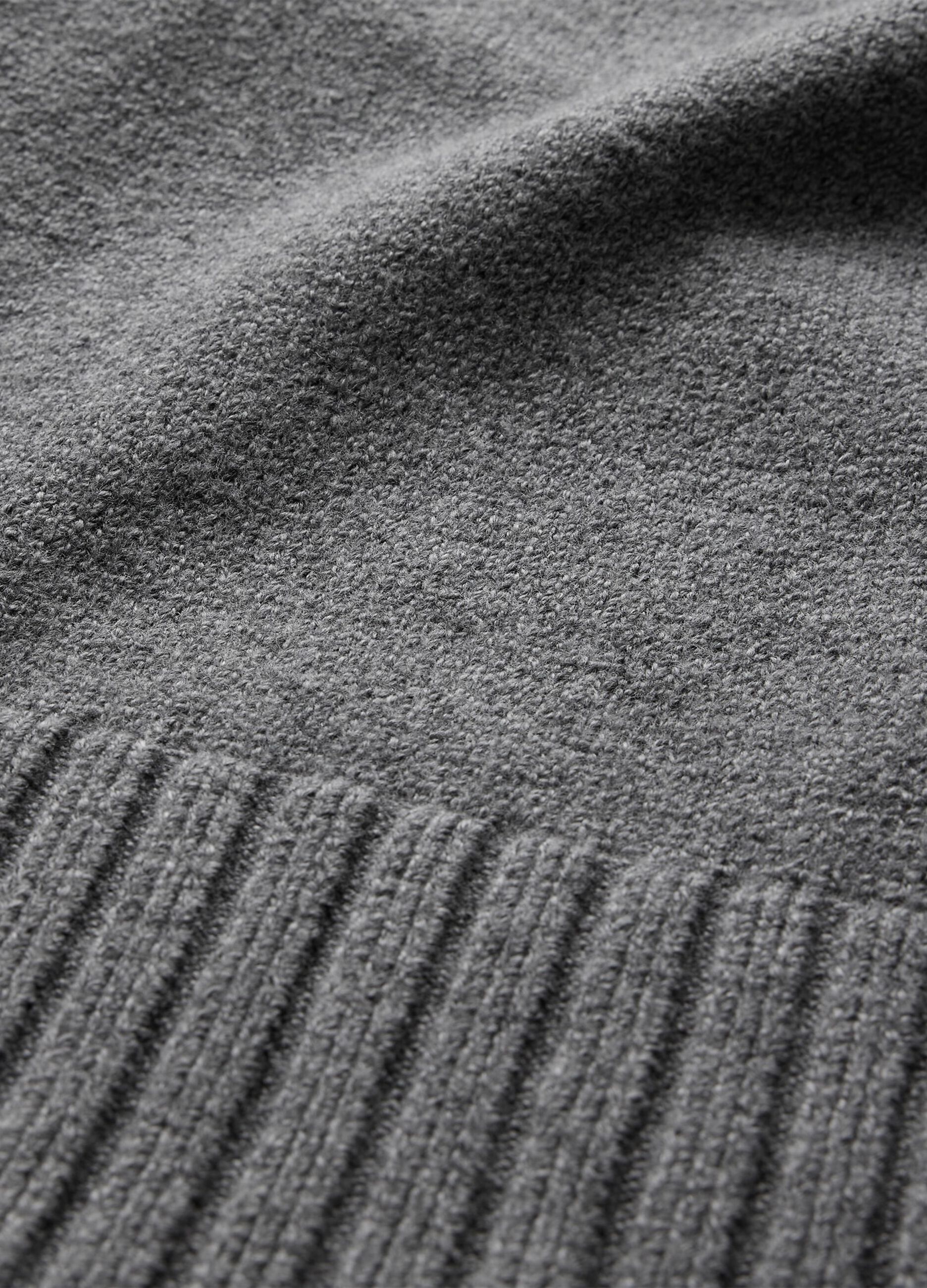Pullover with high neck