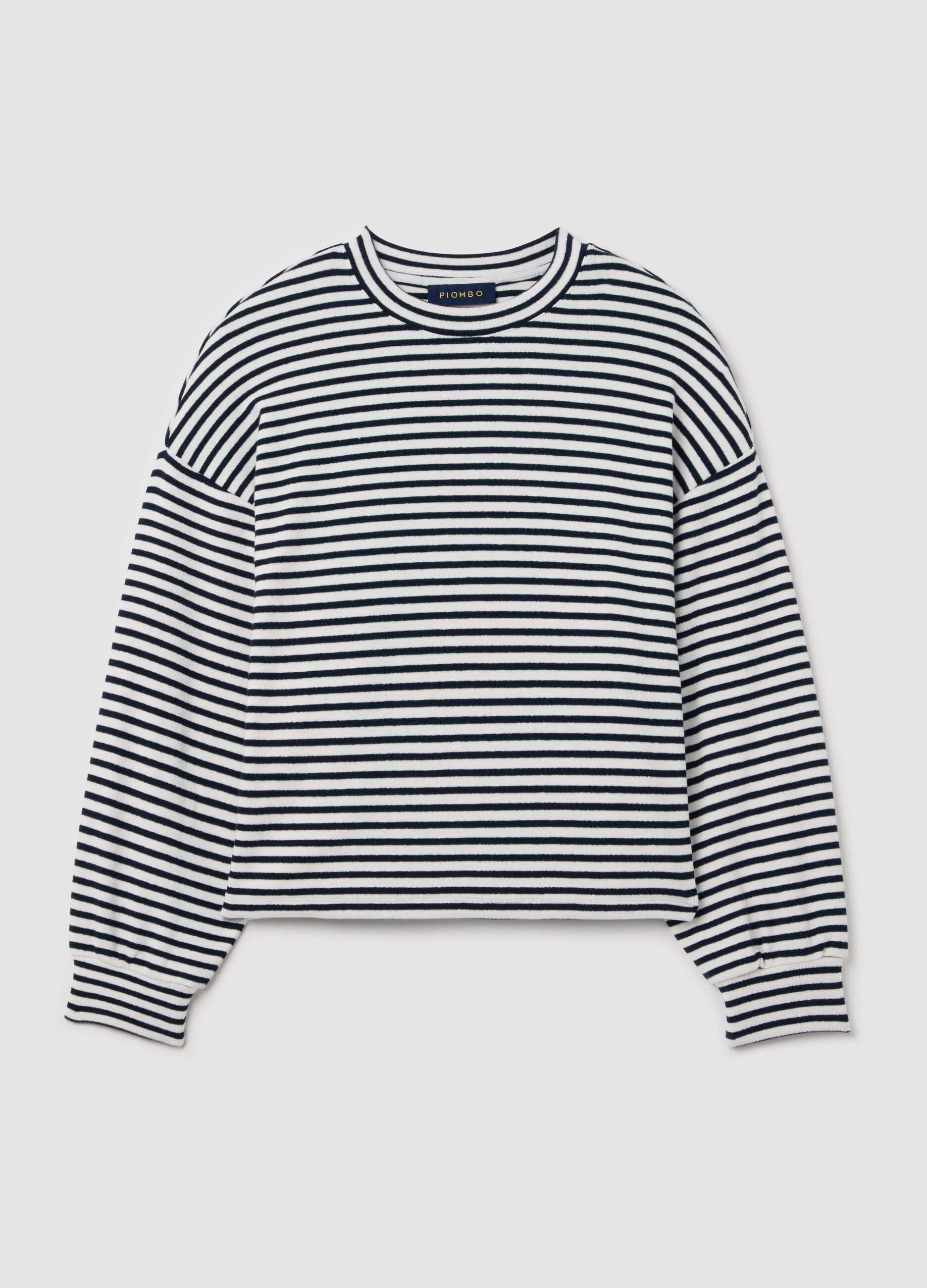 Sweatshirt with thin stripes