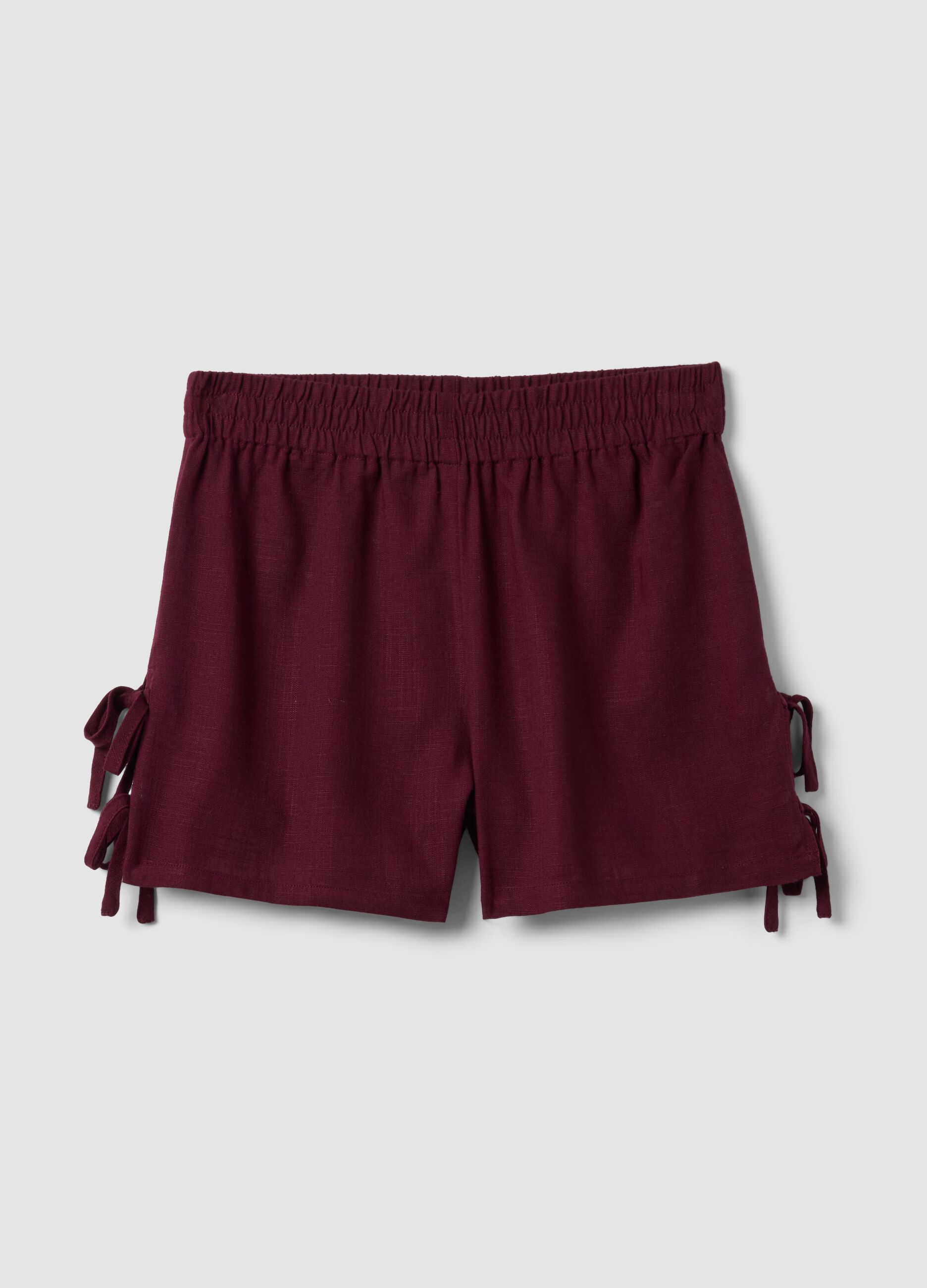 Burgundy viscose-linen blend shorts with elasticated waistband, regular fit