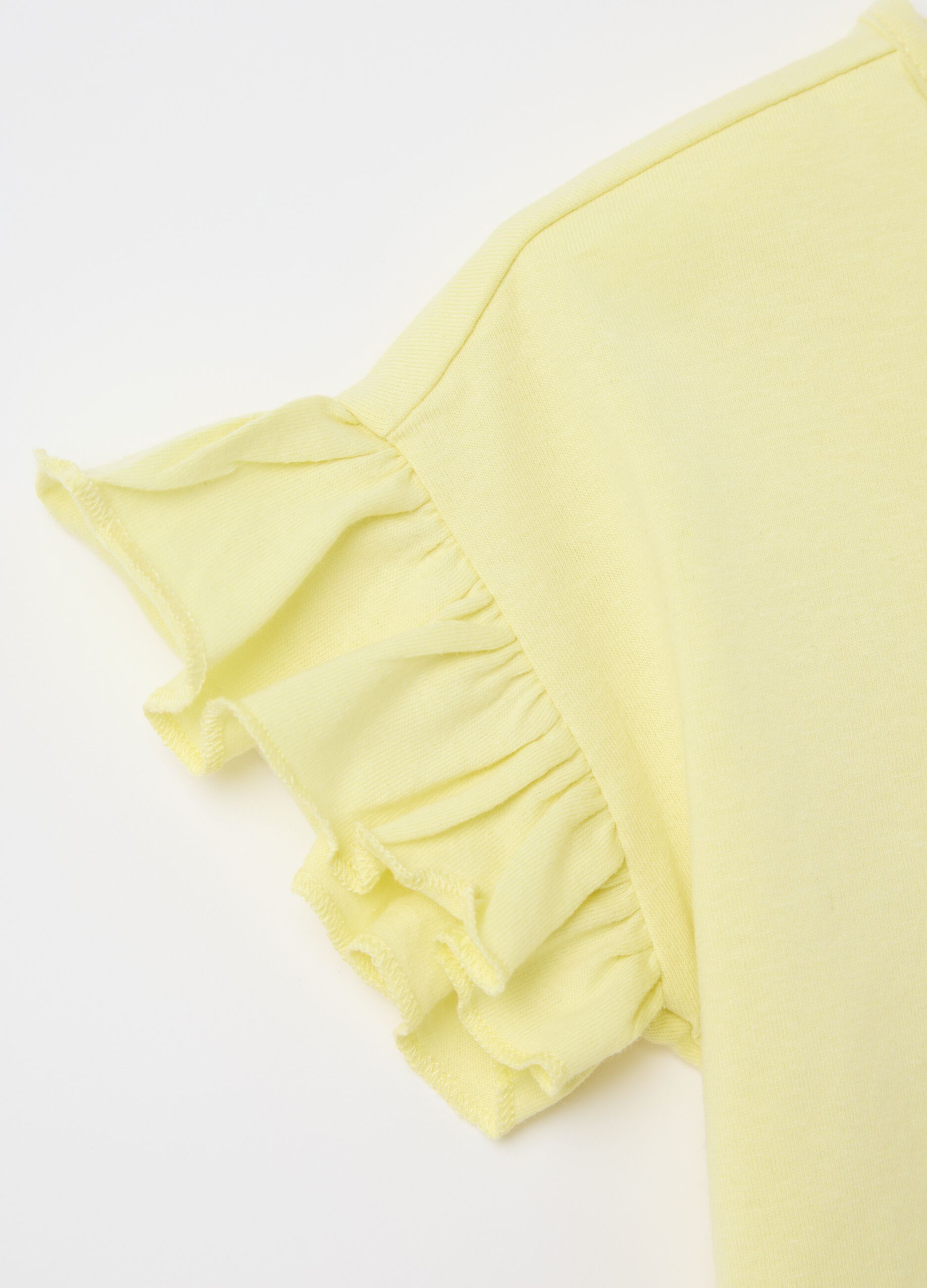 T-shirt gialla in cotone con stampa e volant 