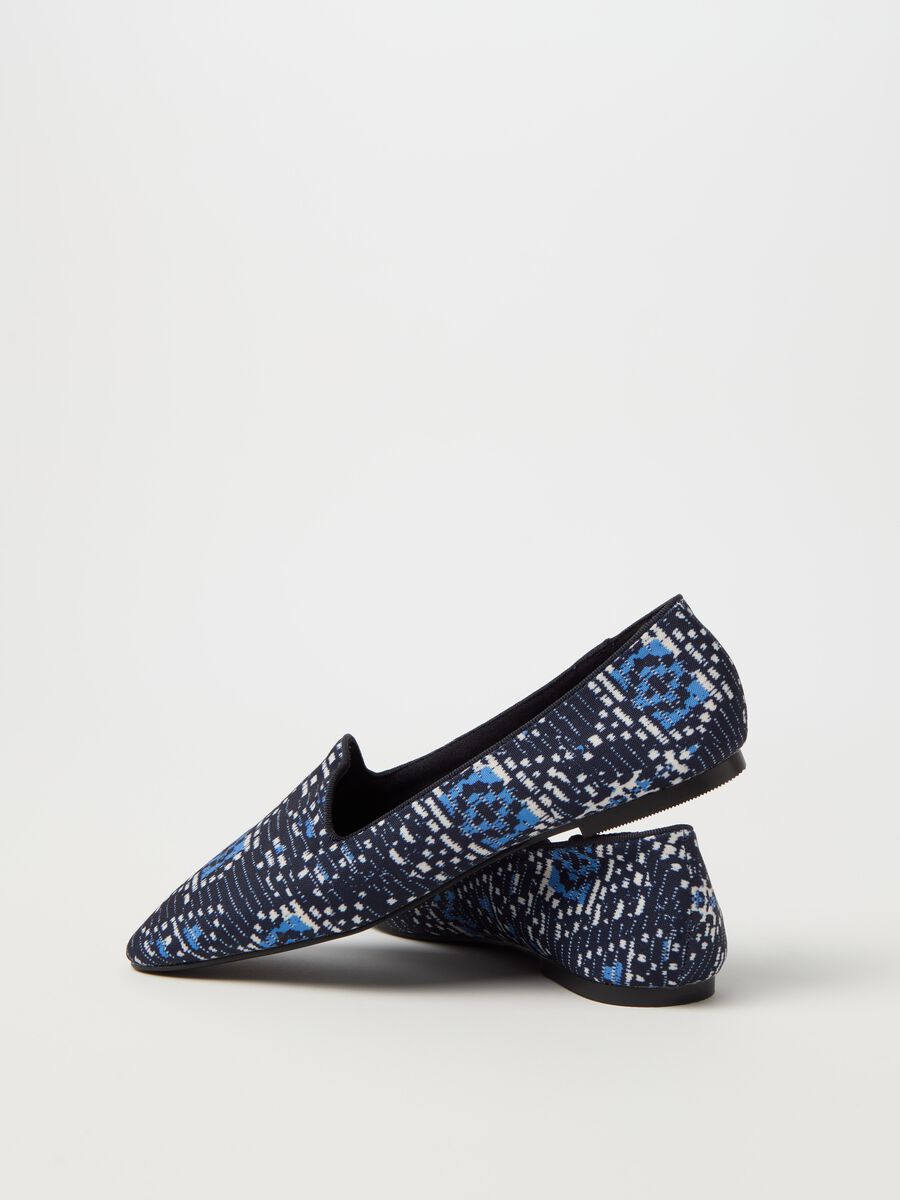 Slipper shoes with ikat print_2