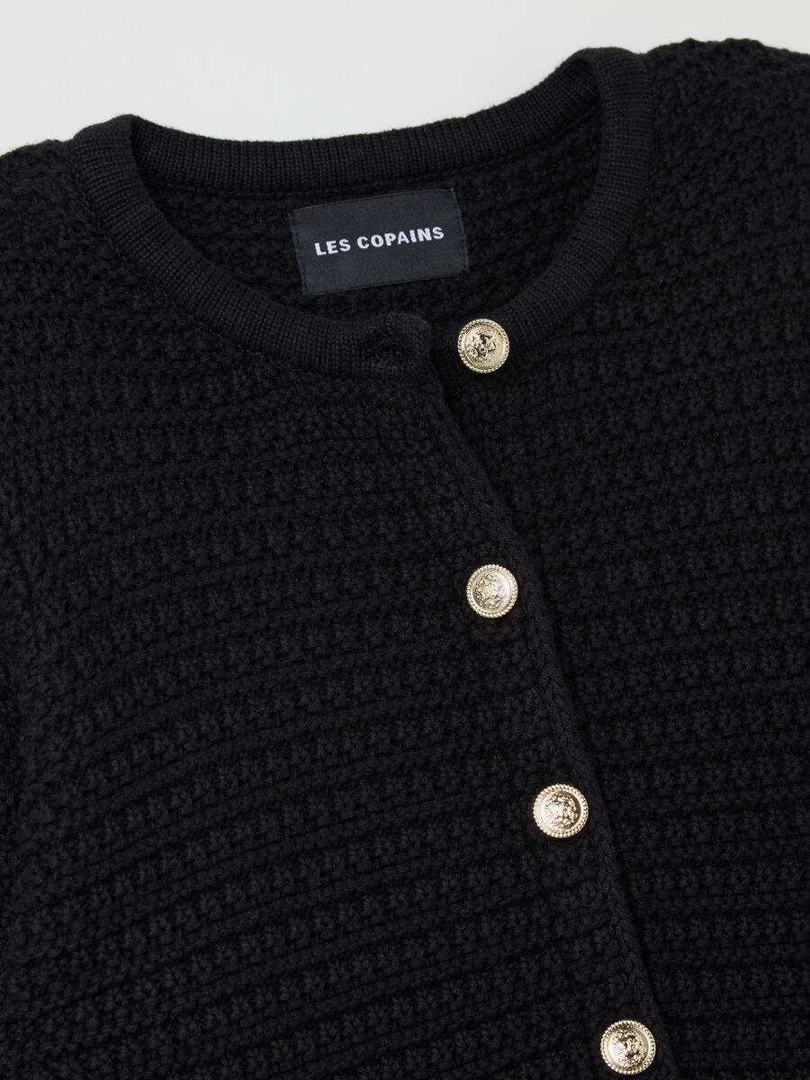 Giacca cardigan tricot con bottoni dorati_5