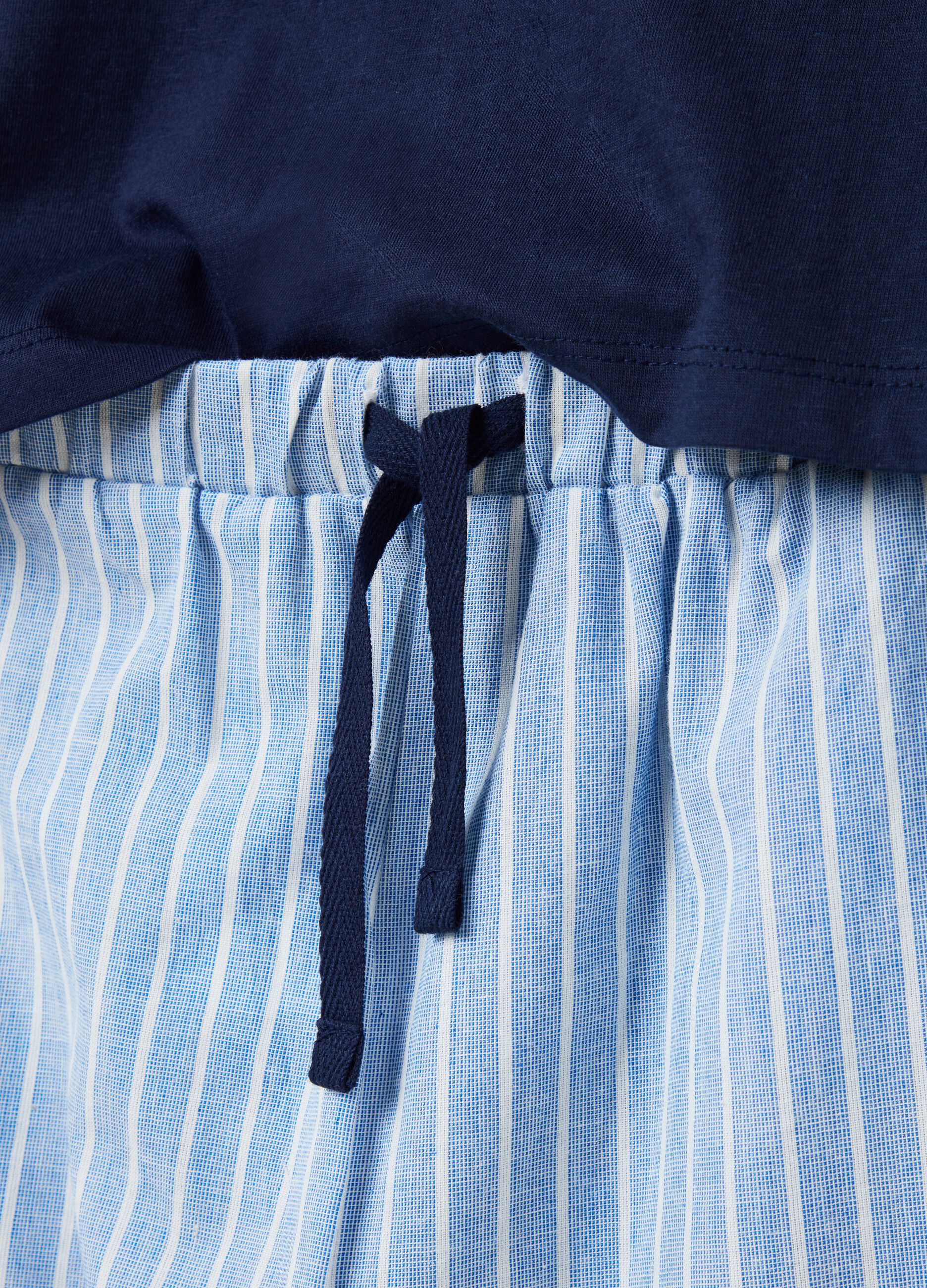 Short pyjamas with striped pattern