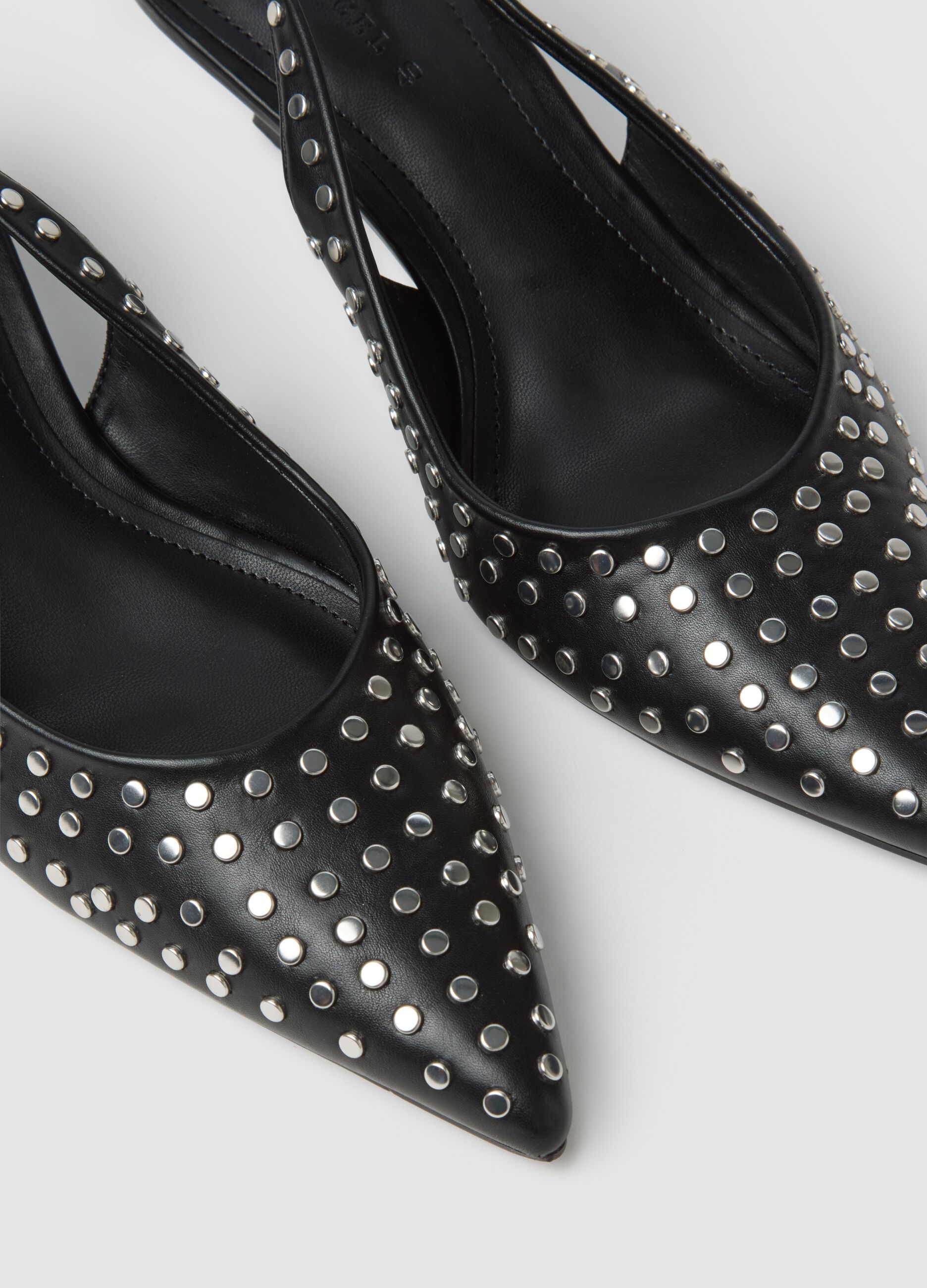Scarpe slingback in vera pelle nere con borchie