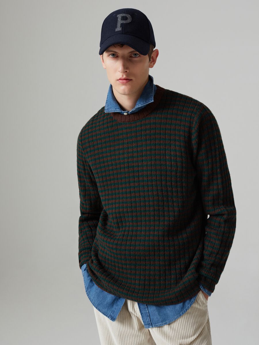 Pullover a coste con fantasia a righe_0