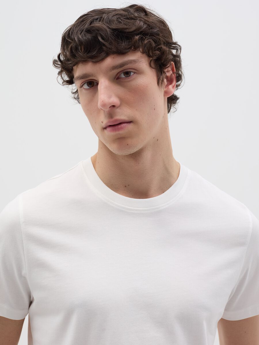 Relaxed-fit T-shirt with round neck_2
