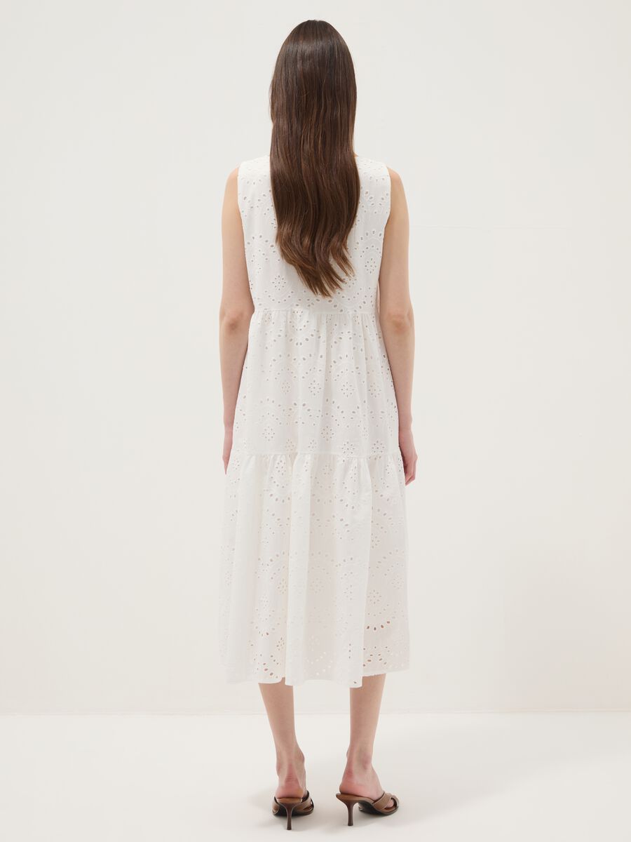 Abito bianco smanicato in puro cotone traforato regular fit_3