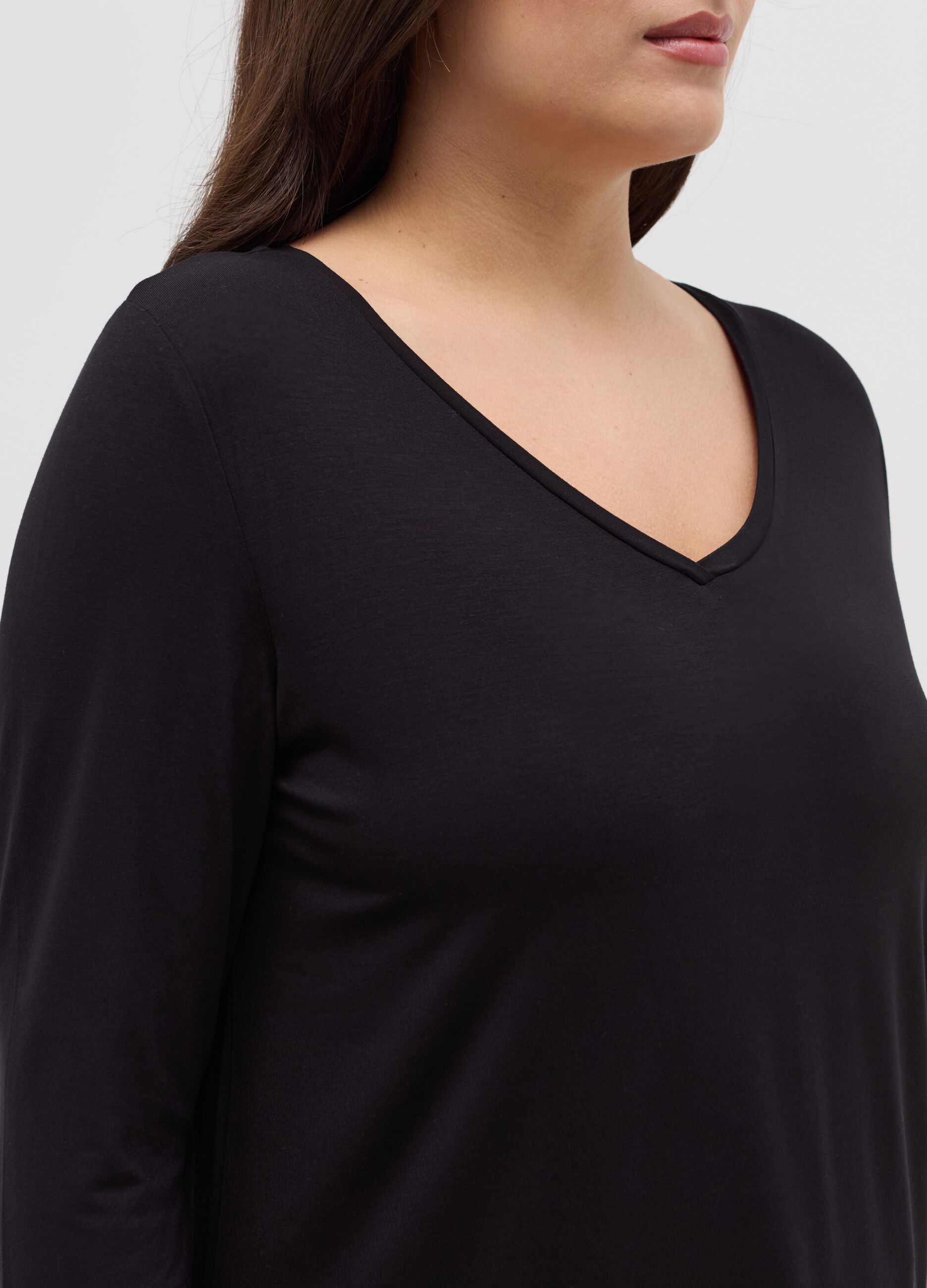 T-shirt con scollo a V Curvy