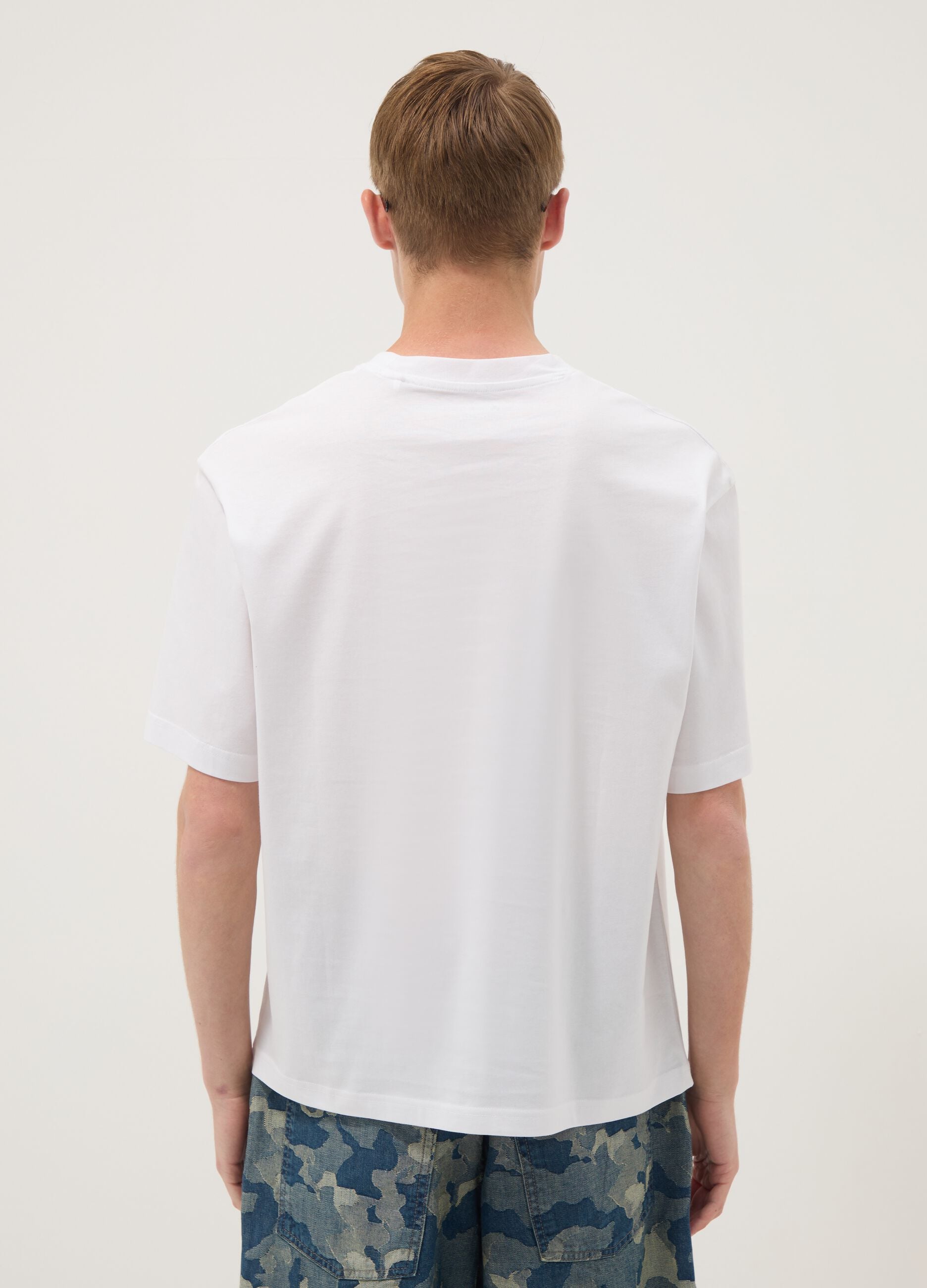 White pure cotton T-shirt with chest pocket, regular fit