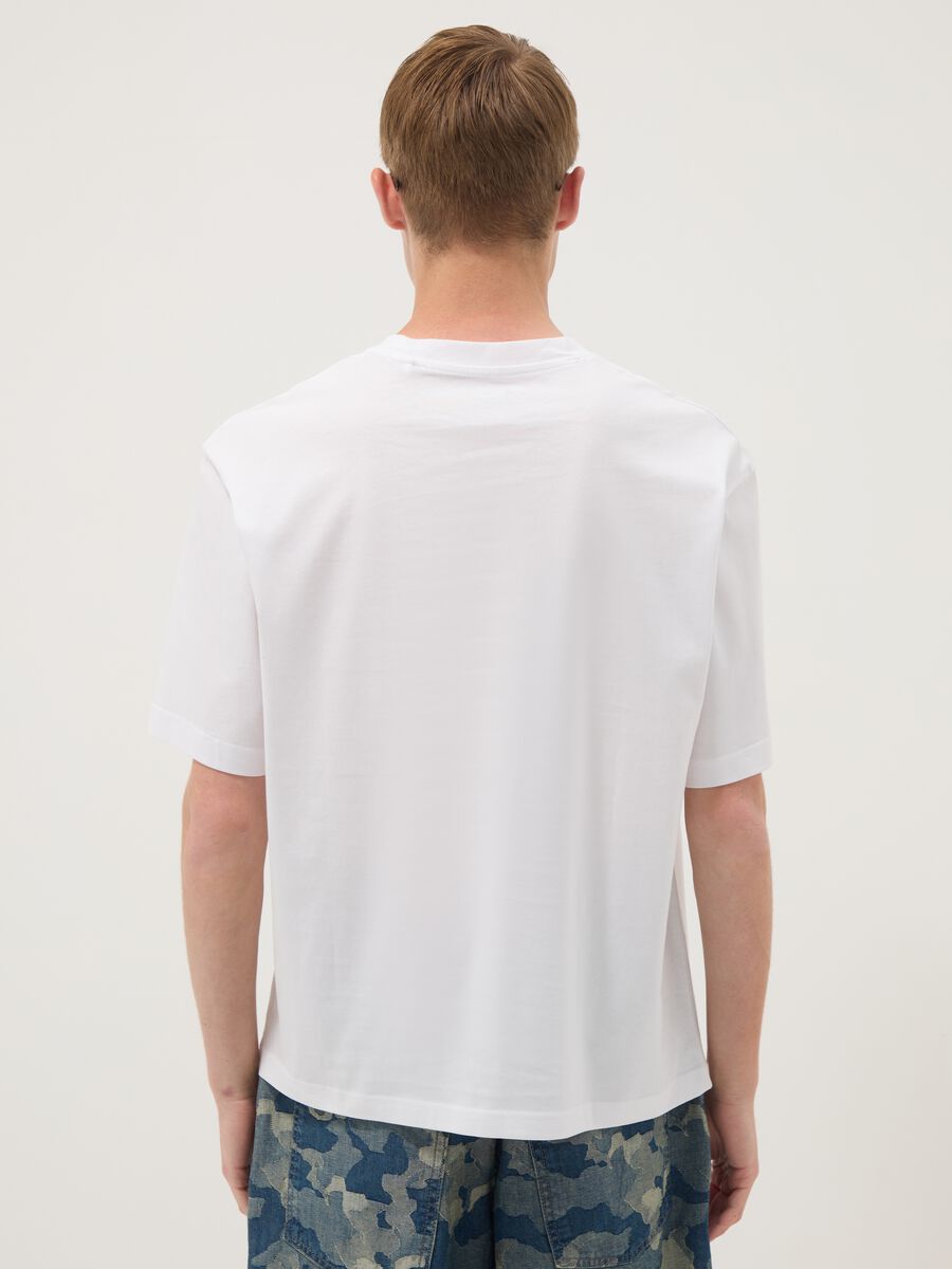 White pure cotton T-shirt with chest pocket, regular fit_3