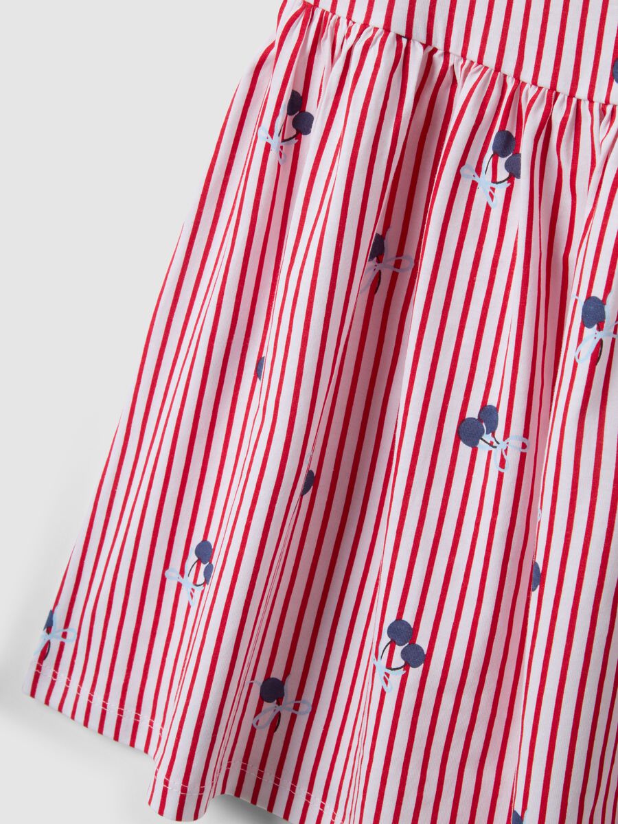 Vestito in puro cotone a righe rosse con volant e stampe per bambina_3