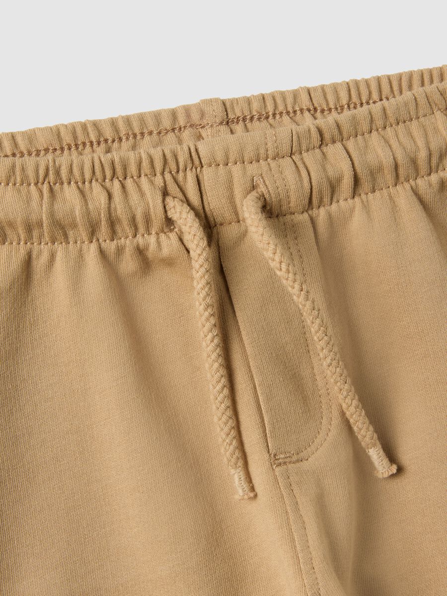 Beige pure cotton shorts for children with a regular fit_2