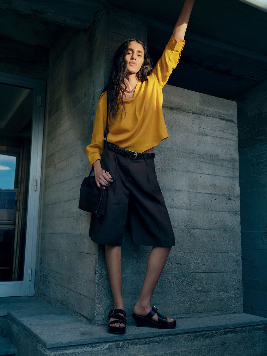 Yellow linen and viscose blend regular-fit shirt with V-neck_0