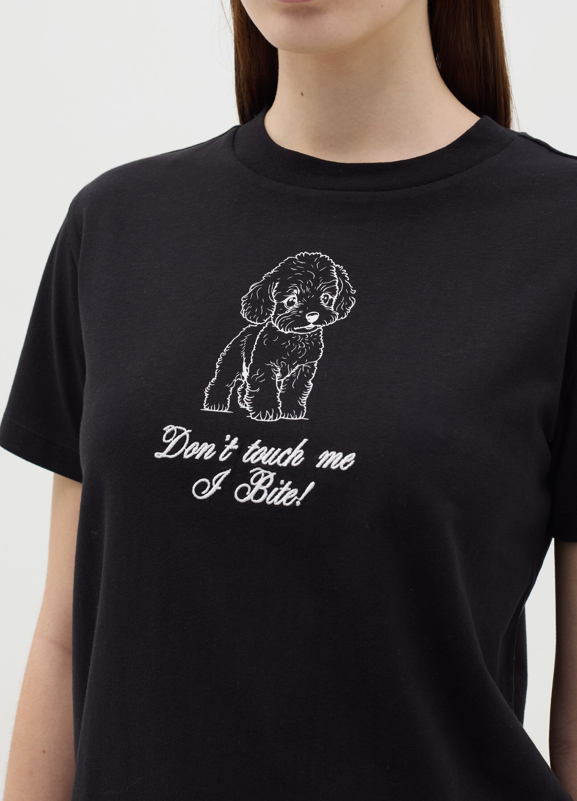 Black T-shirt in cotton with "Don't touch me I bite" print
