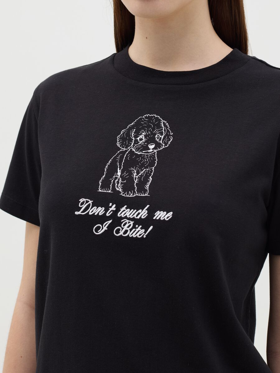 Black T-shirt in cotton with "Don't touch me I bite" print_2