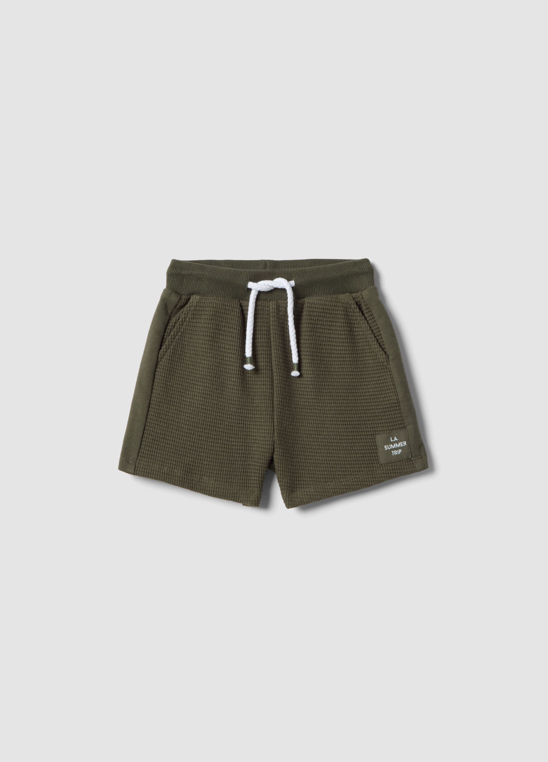 Green pure cotton boys&rsquo; shorts with drawstring, regular fit