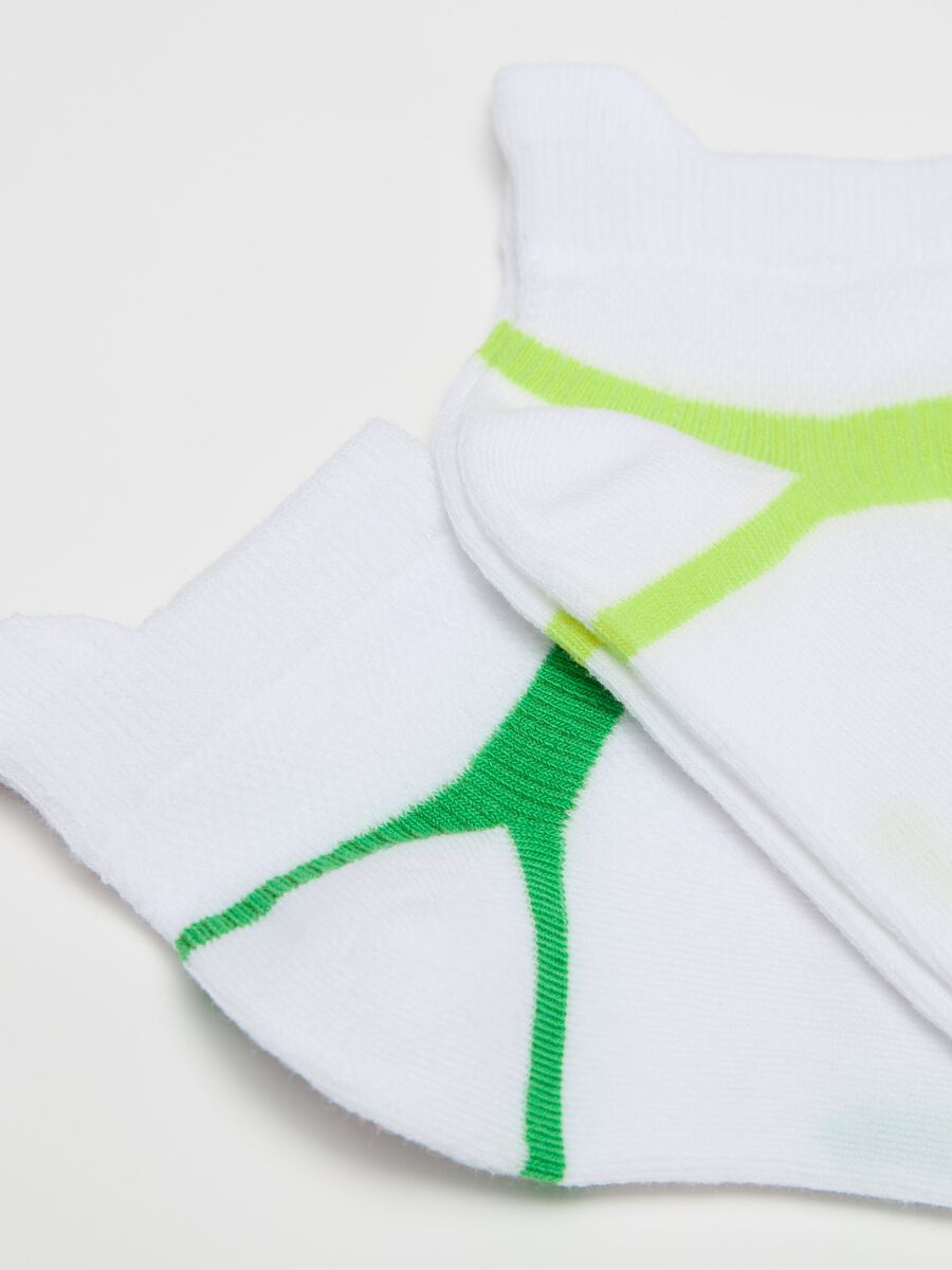 Three-pair pack short socks with contrasting detail_1