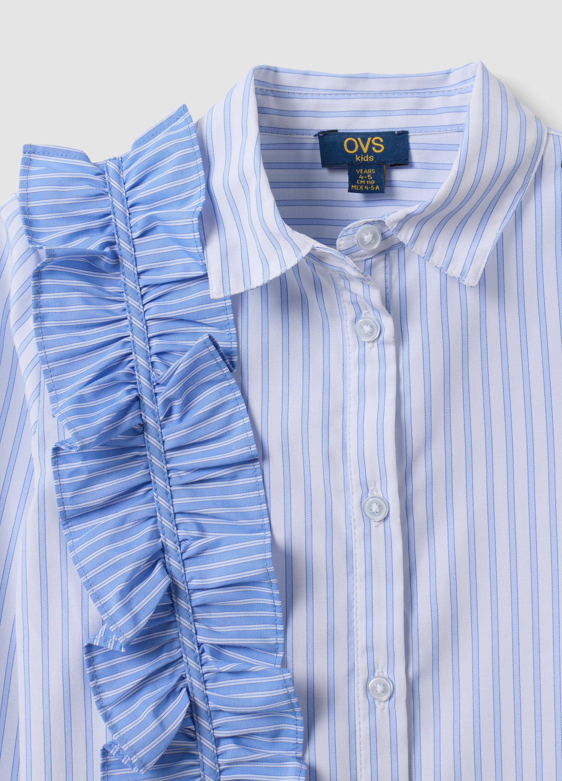 Camicia azzurra a righe con volant e colletto classico per bambina