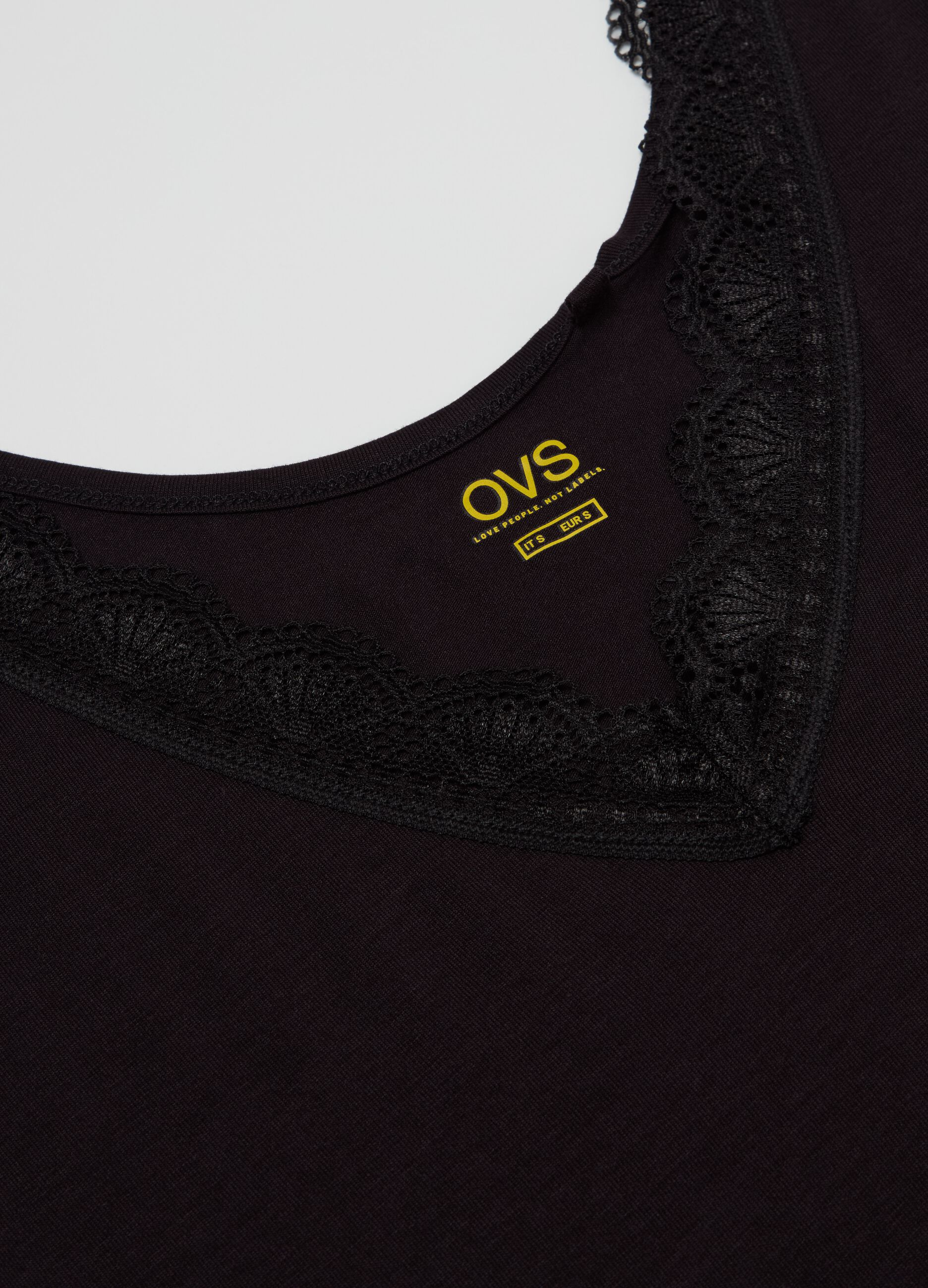 Vest with V neck and lace