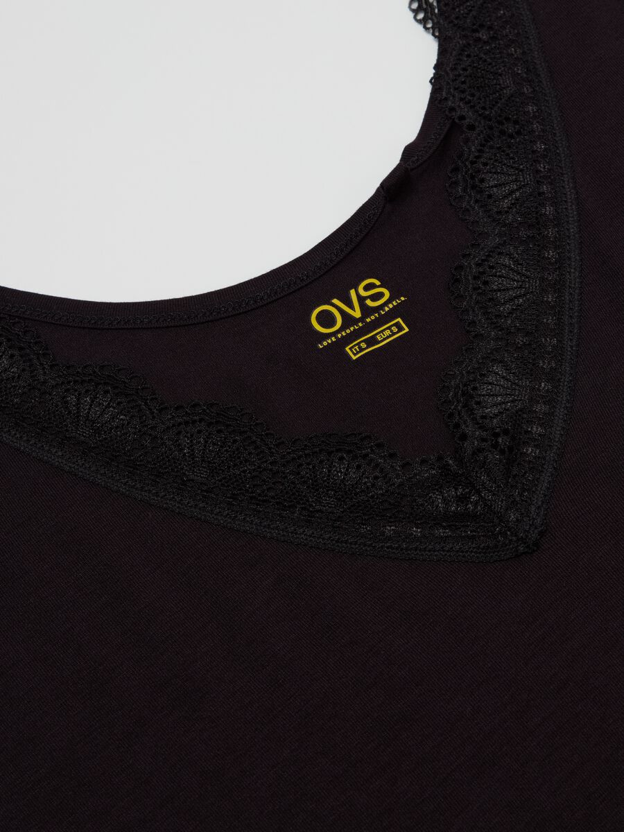 Vest with V neck and lace_5