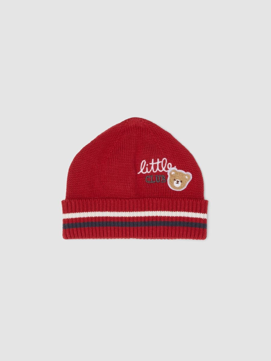 Cappello rosso in puro cotone organico a maglia jersey con orsetto per neonato_0
