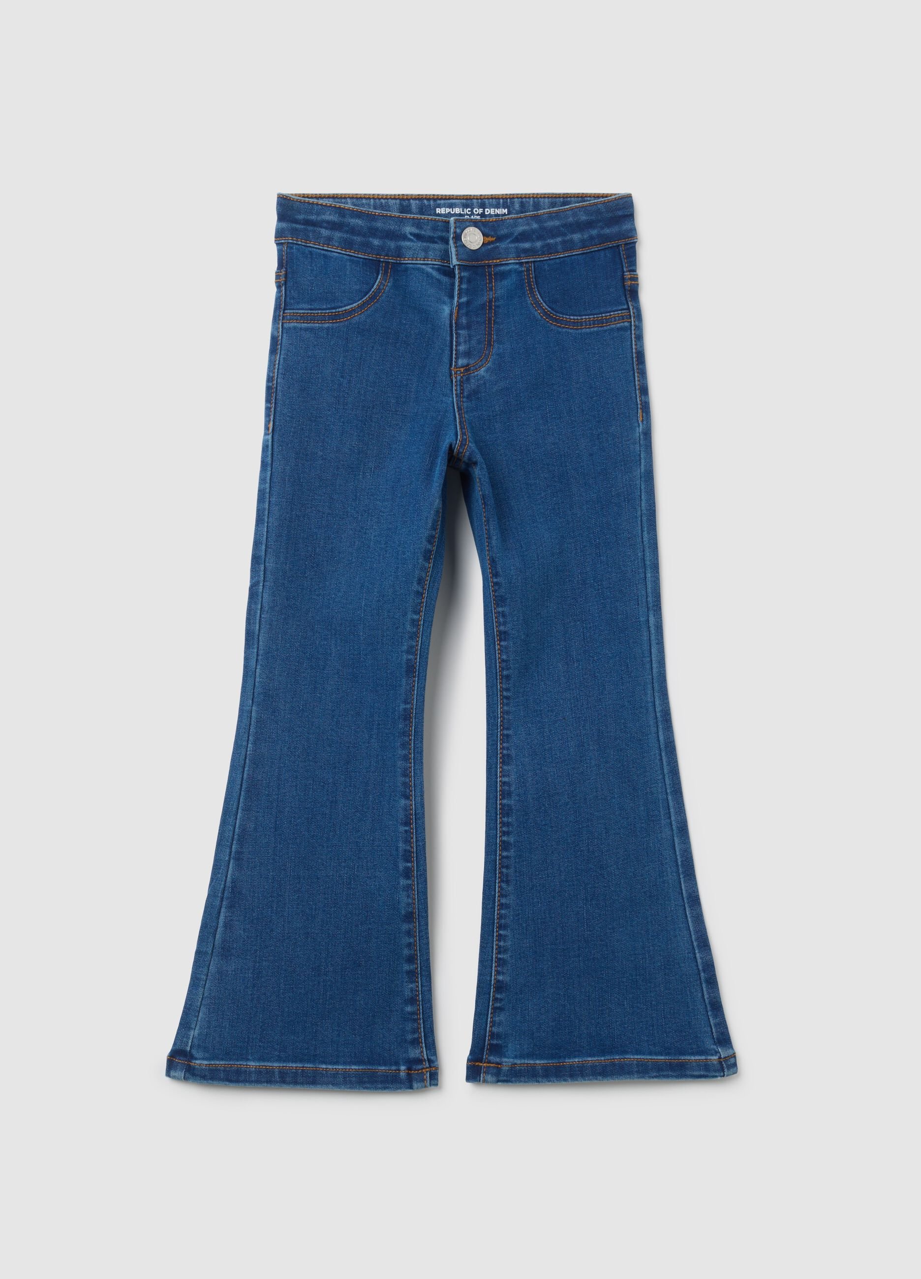 Jeans da bambina in denim blu flare