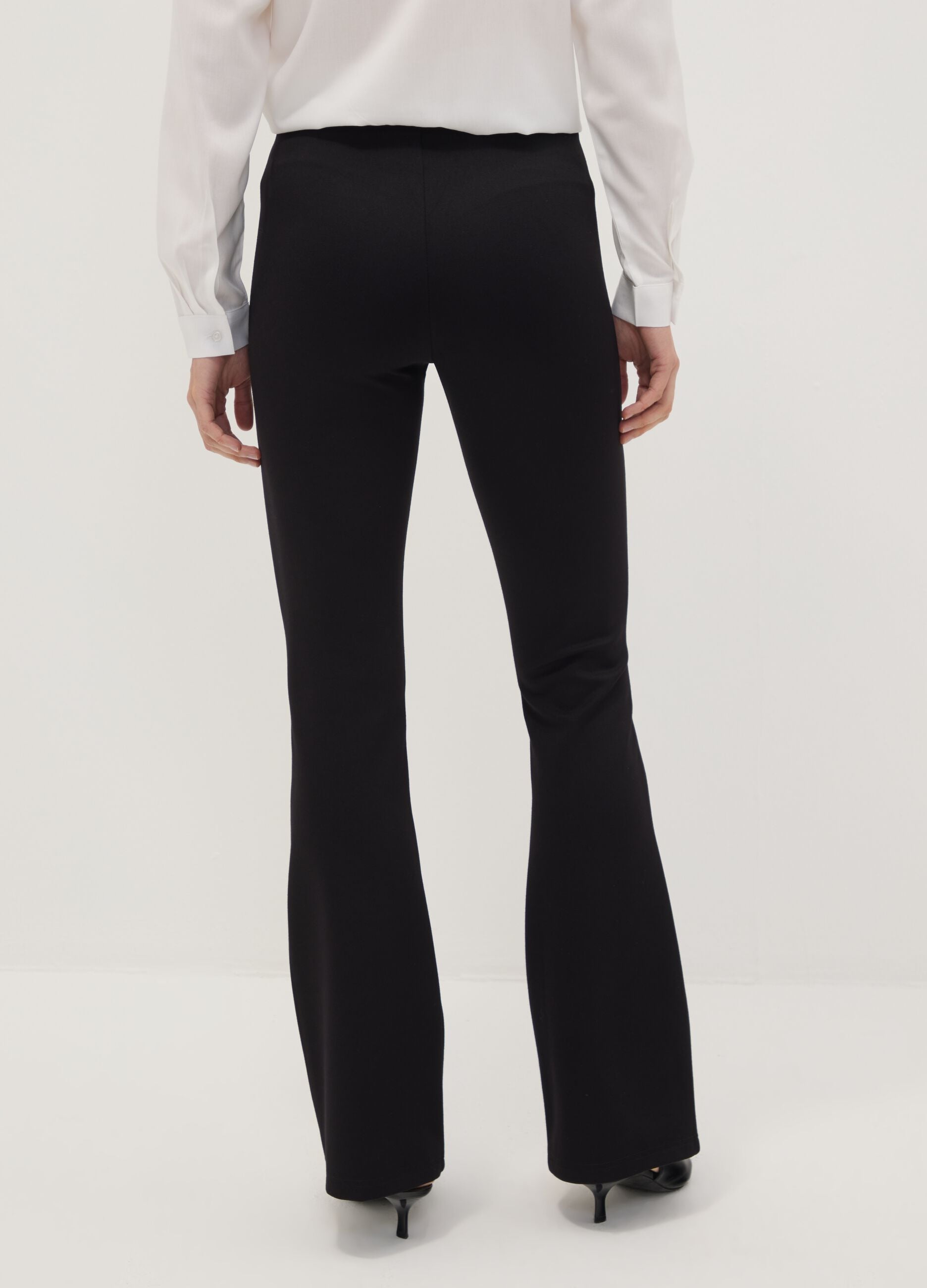 Leggings neri flare fit in punto Milano di viscosa elasticizzata