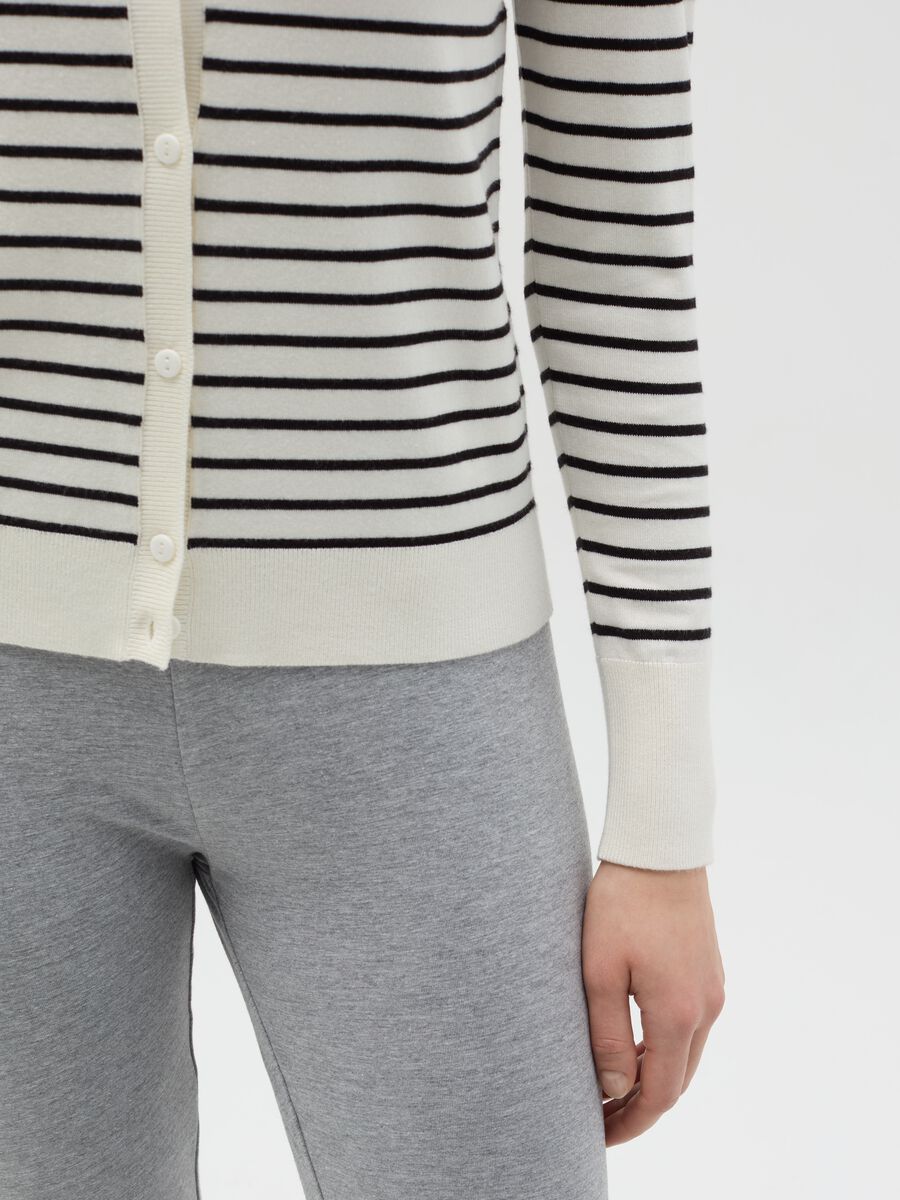 Cardigan with striped pattern_2