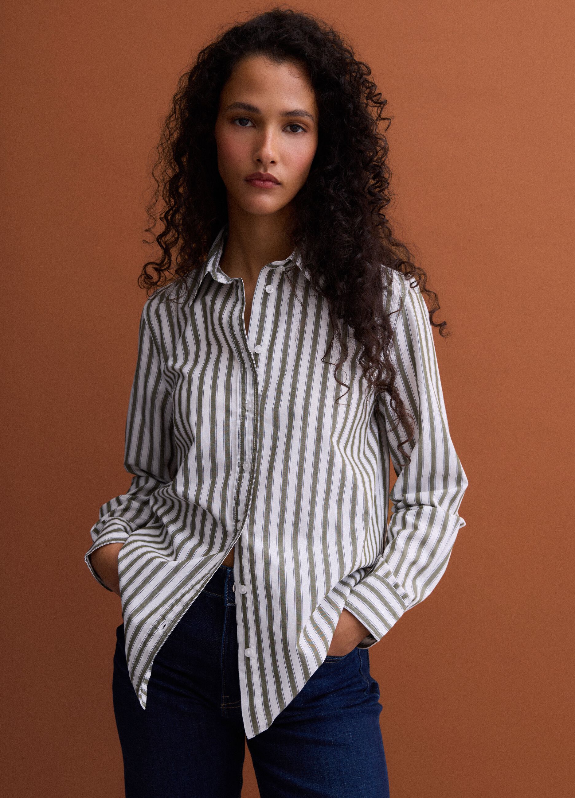 White poplin shirt with green stripes, regular fit