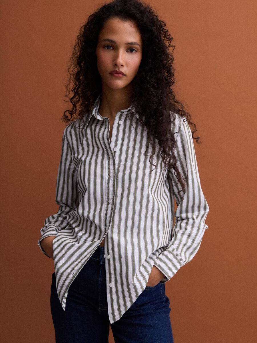 White poplin shirt with green stripes, regular fit_2